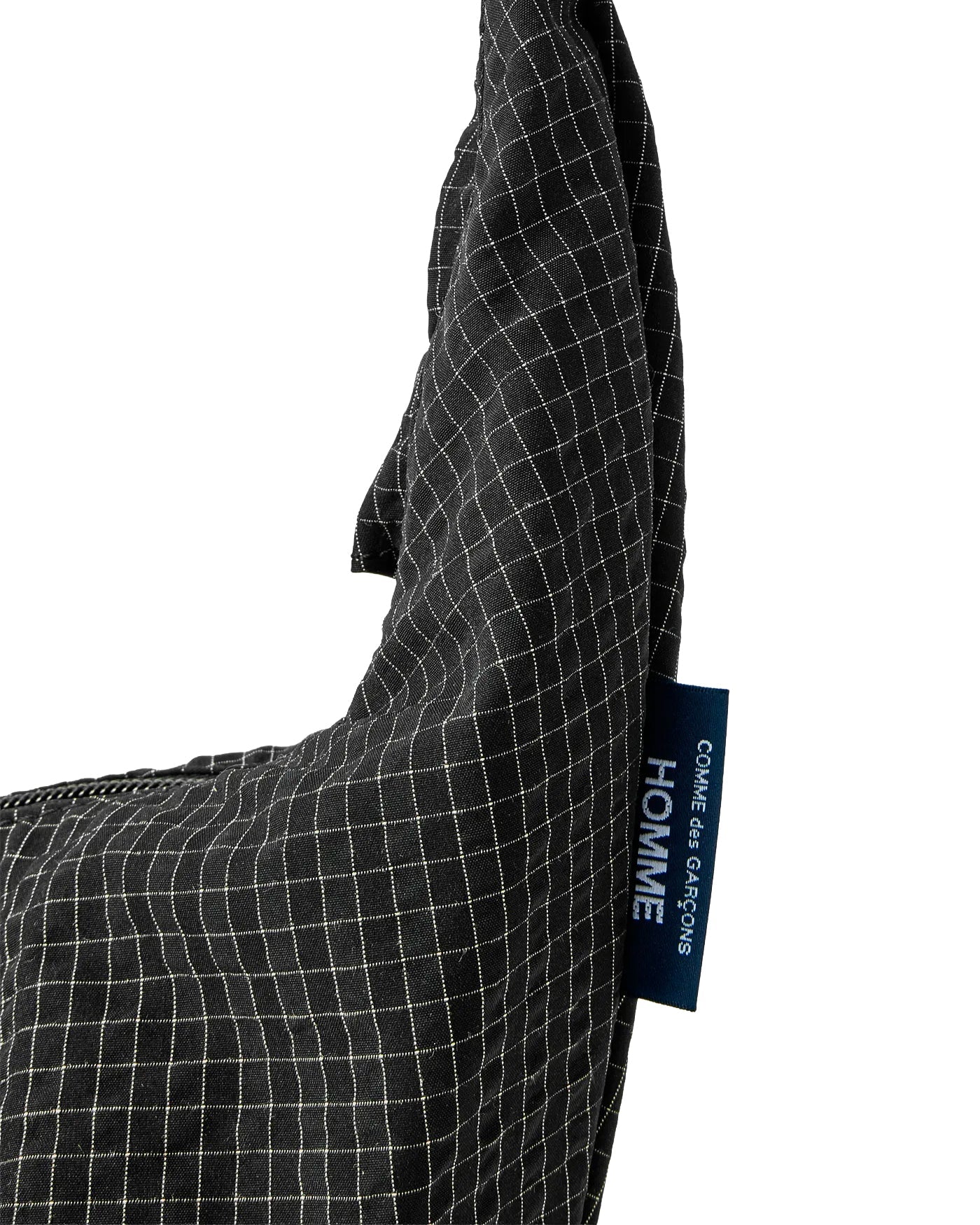 Sac sling Comme des Garçons Homme noir carreaux détail étiquette