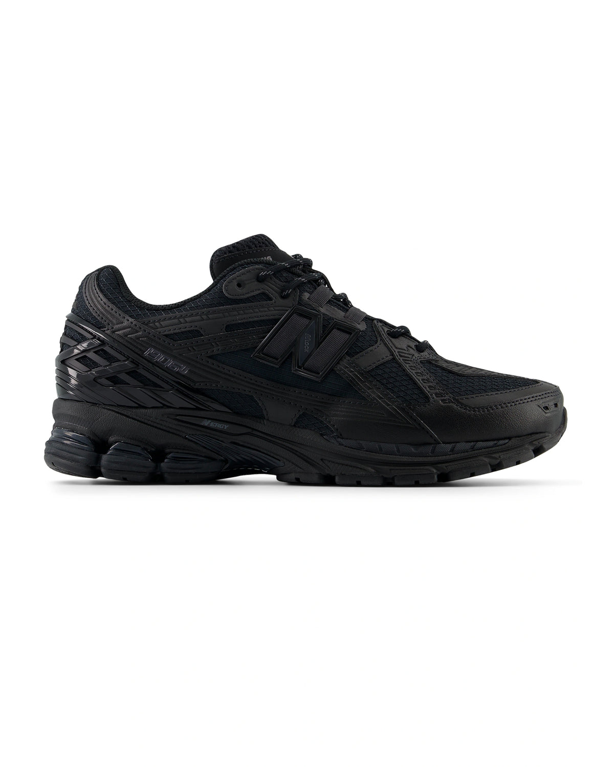Sneakers New Balance 1096 noir total black mesh et cuir profil gauche