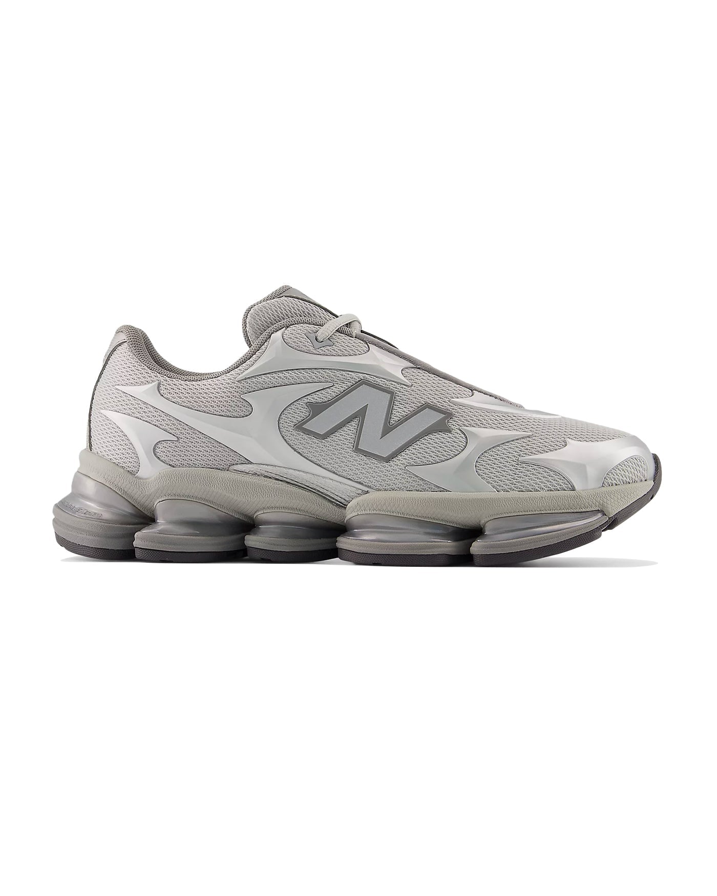 Sneakers New Balance 2000 Silver Metallic coloris gris argent profil droit