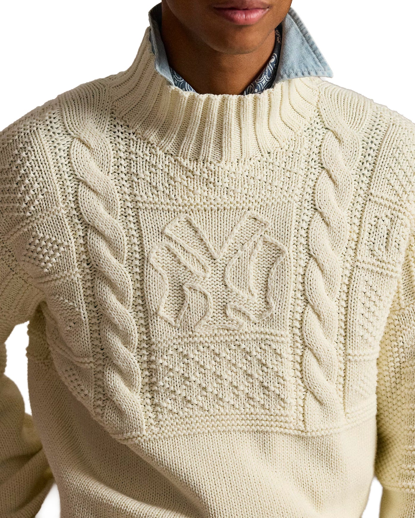 Pull torsadé col montant Ralph Lauren blanc cassé zoom avant face