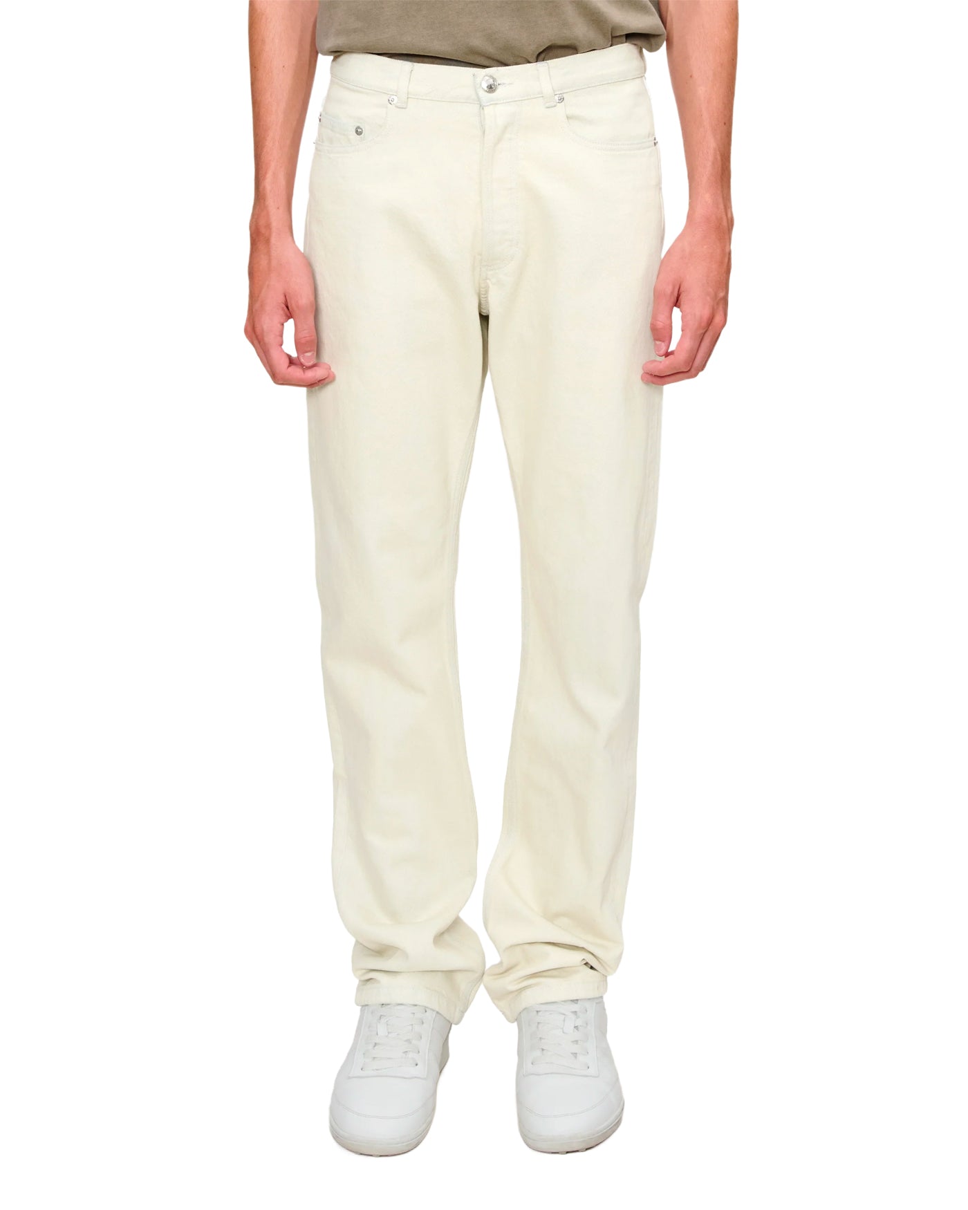Jeans A.P.C New Standard écru porté sur mannequin vue de face
