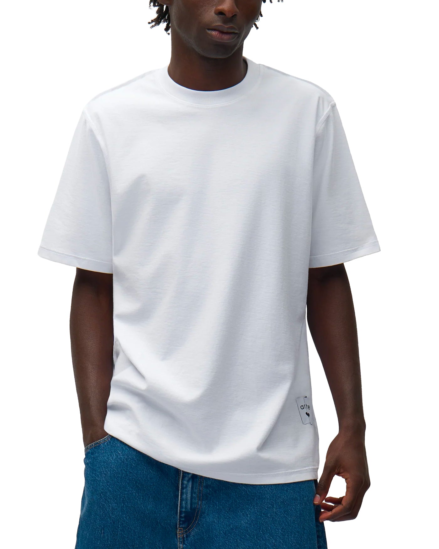 T-shirt réversible Arte Antwerp blanc étiquette logo face porté