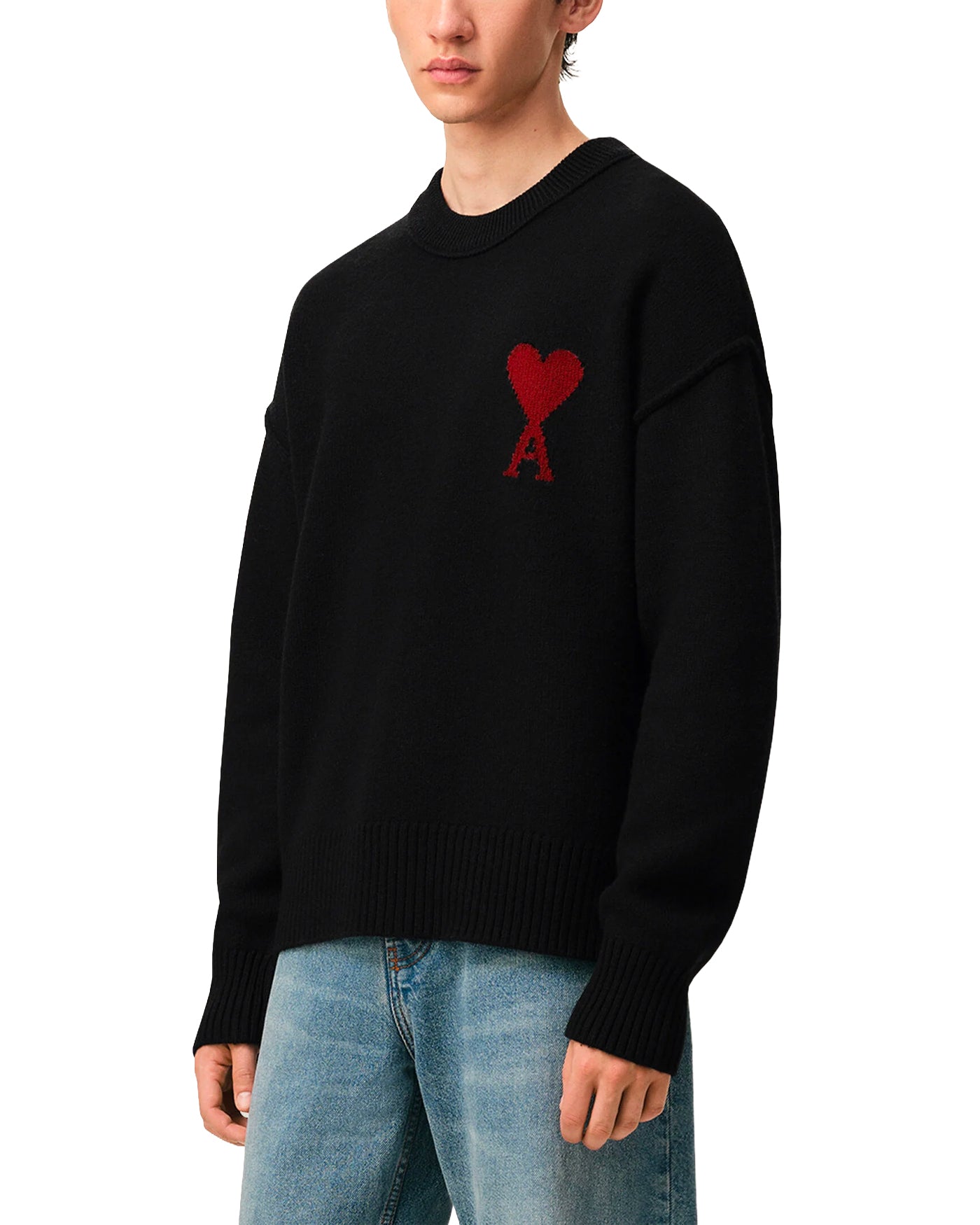 Pull col rond Ami Paris noir avec logo Ami de Cœur rouge profil gauche