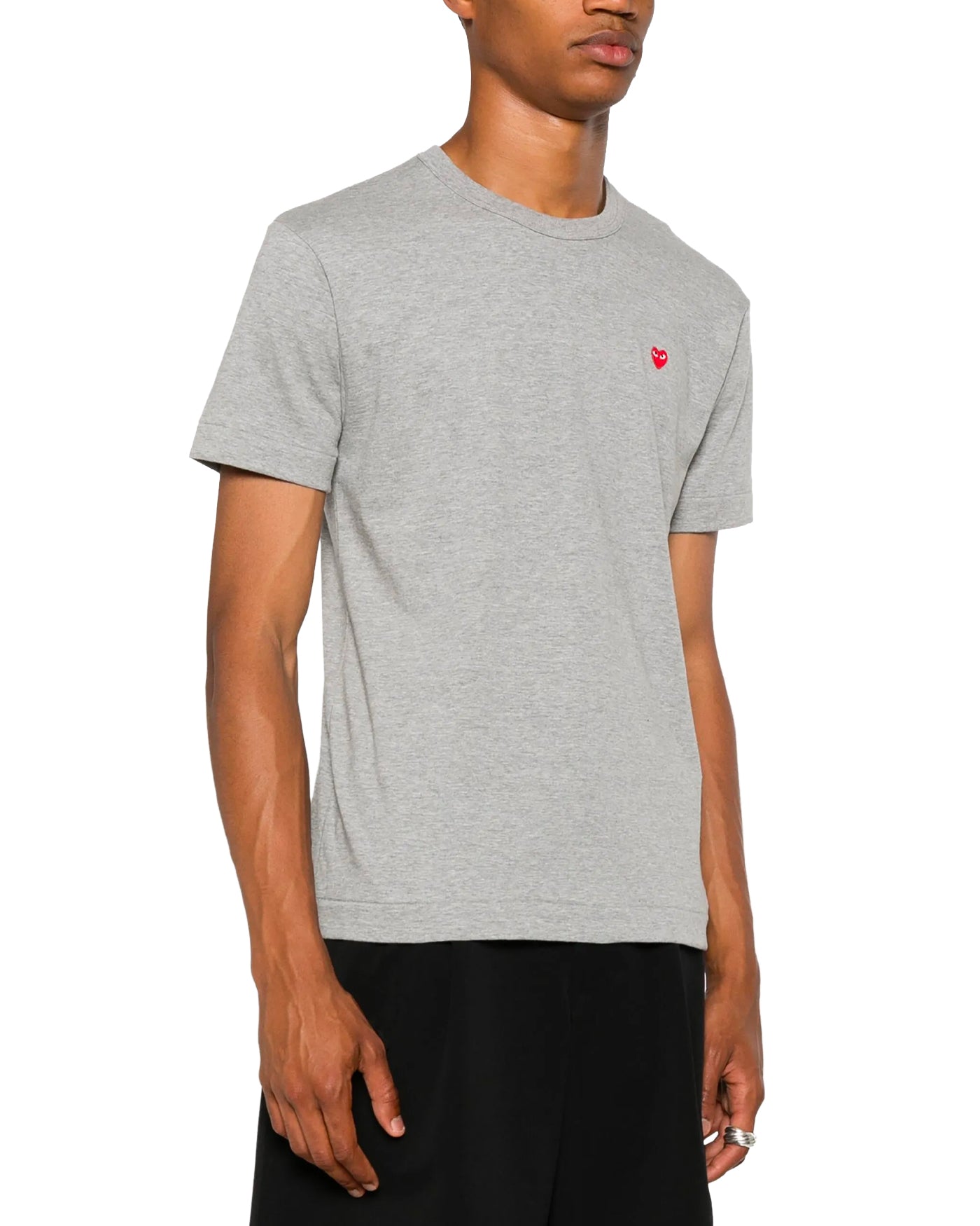 T-shirt Comme Des Garçons Play gris chiné petit cœur rouge brodé profil droit