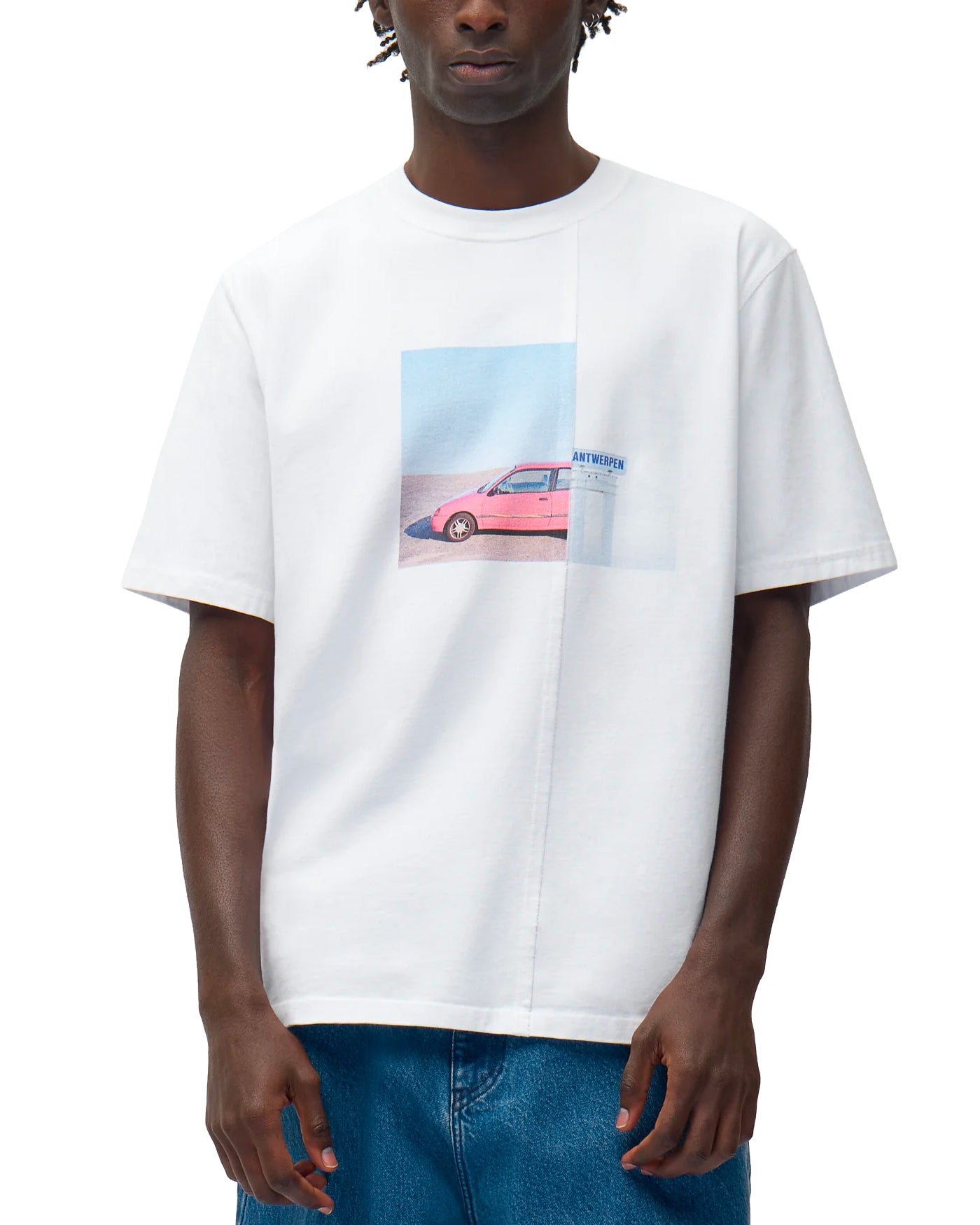T-shirt Arte Antwerp blanc print photo voiture rose vue face porté