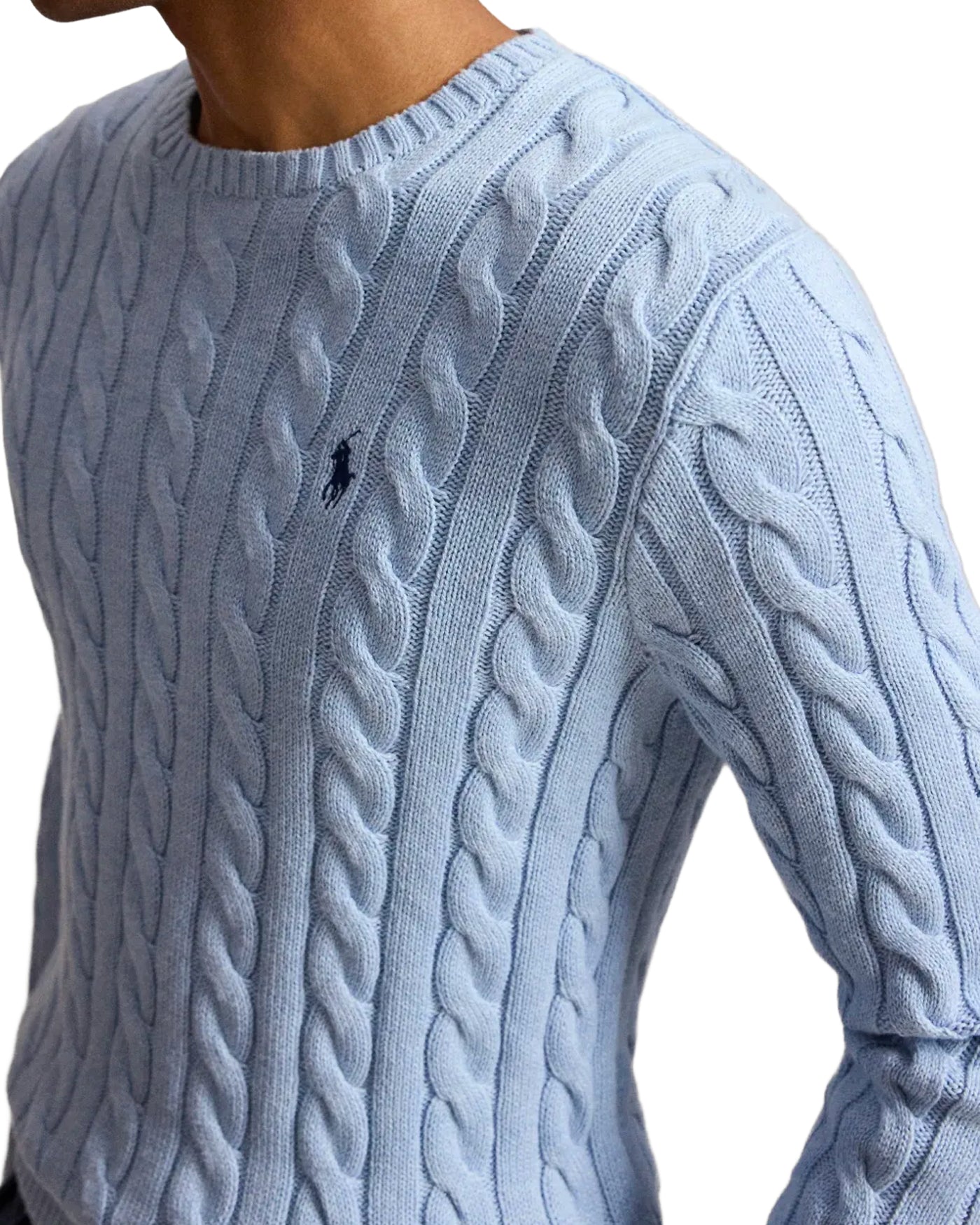 Pull torsadé Ralph Lauren bleu ciel détail maille porté face