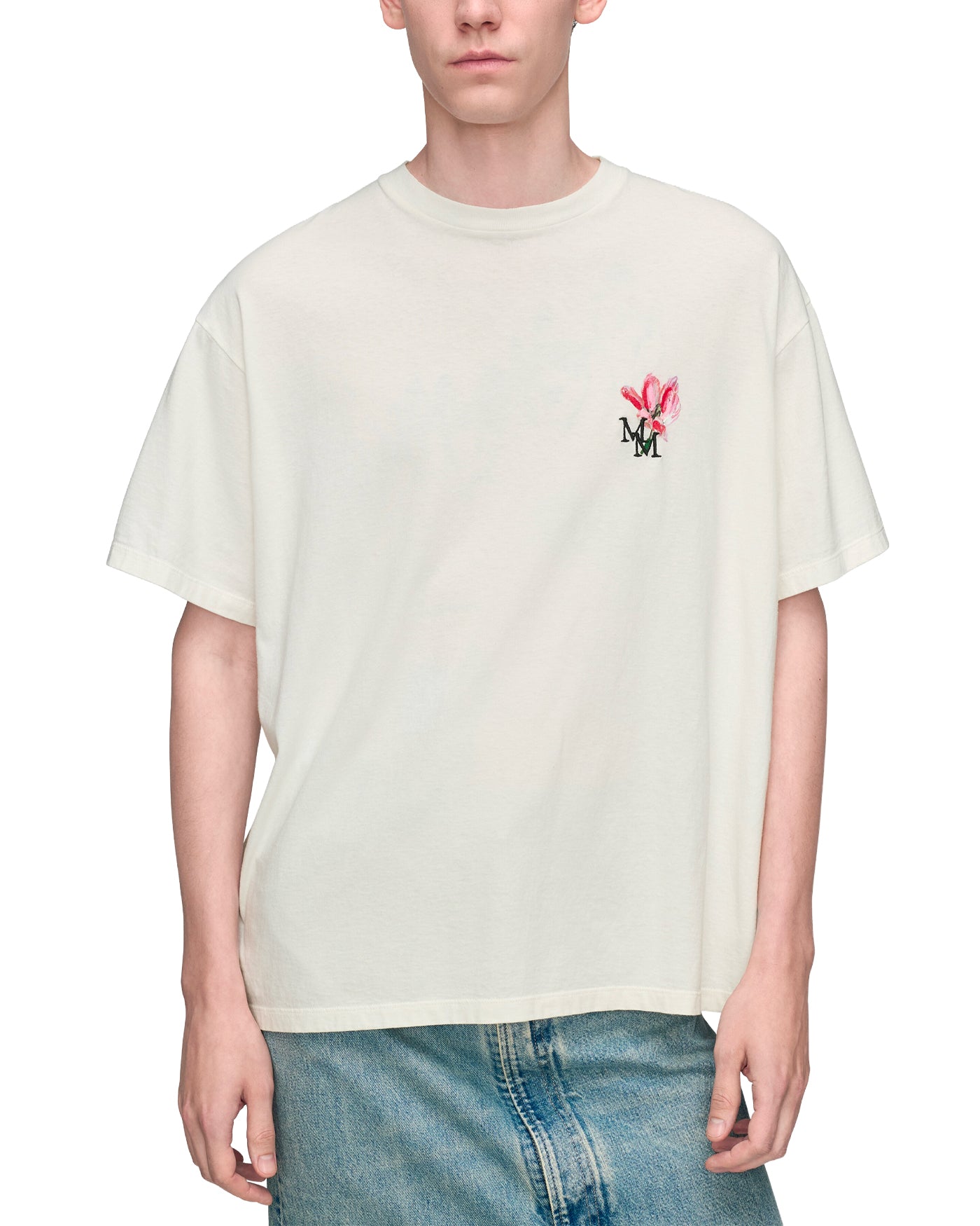 T-shirt Maison Margiela blanc logo MM fleur rose vue face porté