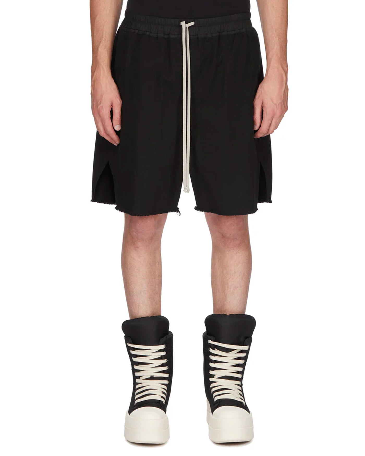Short oversized Rick Owens DRKSHDW noir cordons crème porté face