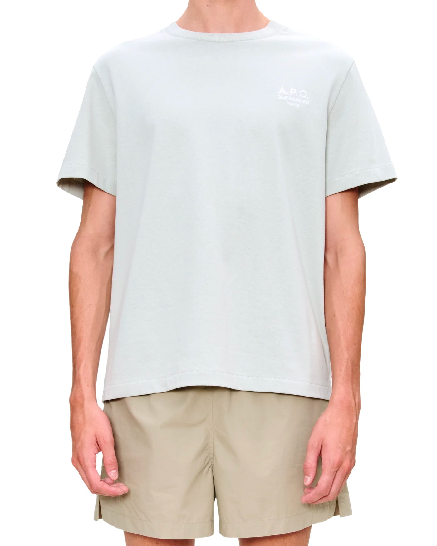 T-shirt A.P.C. Rue Madame bleu pâle logo brodé blanc porté face