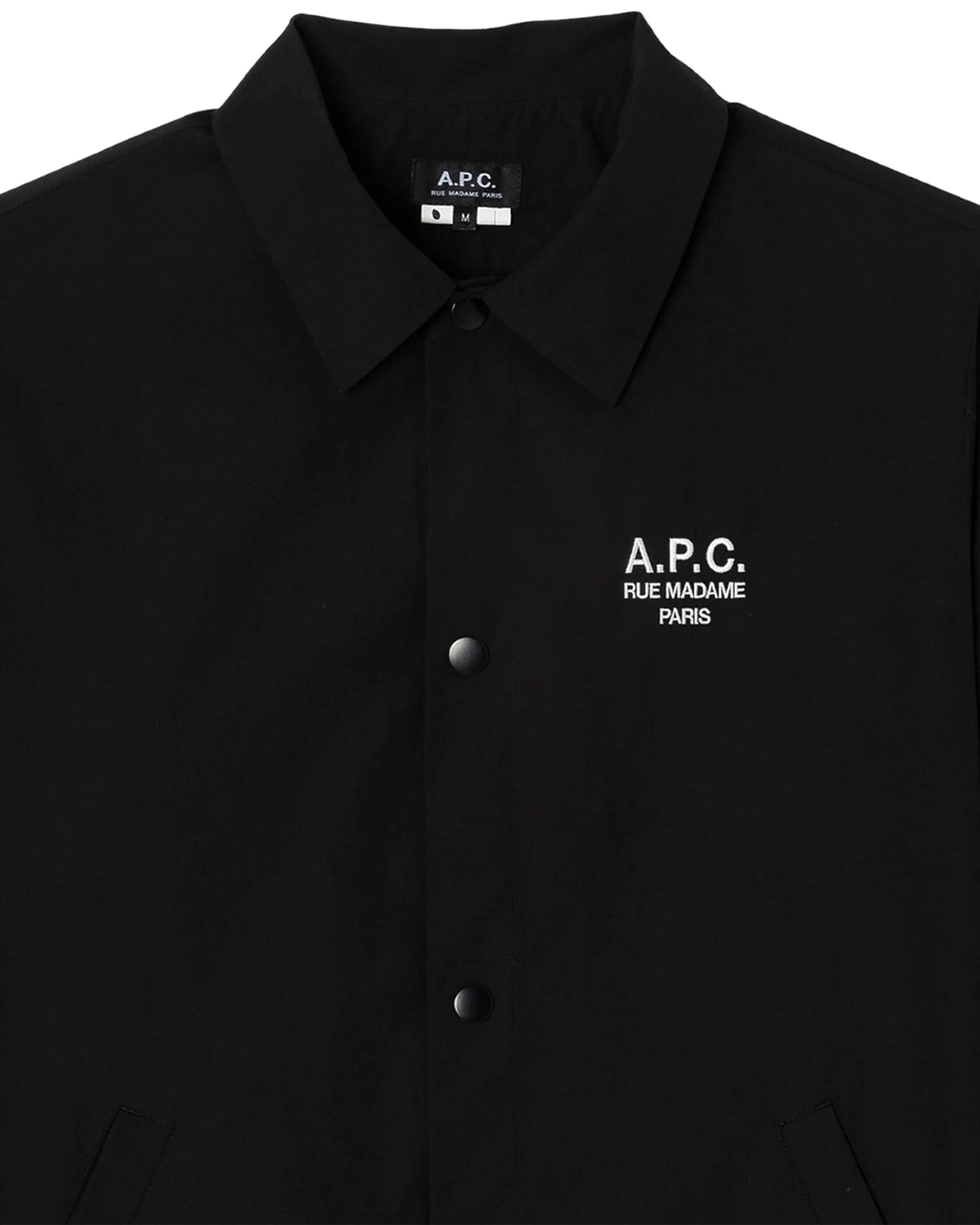 Veste coach A.P.C noire détail logo brodé Rue Madame Paris face