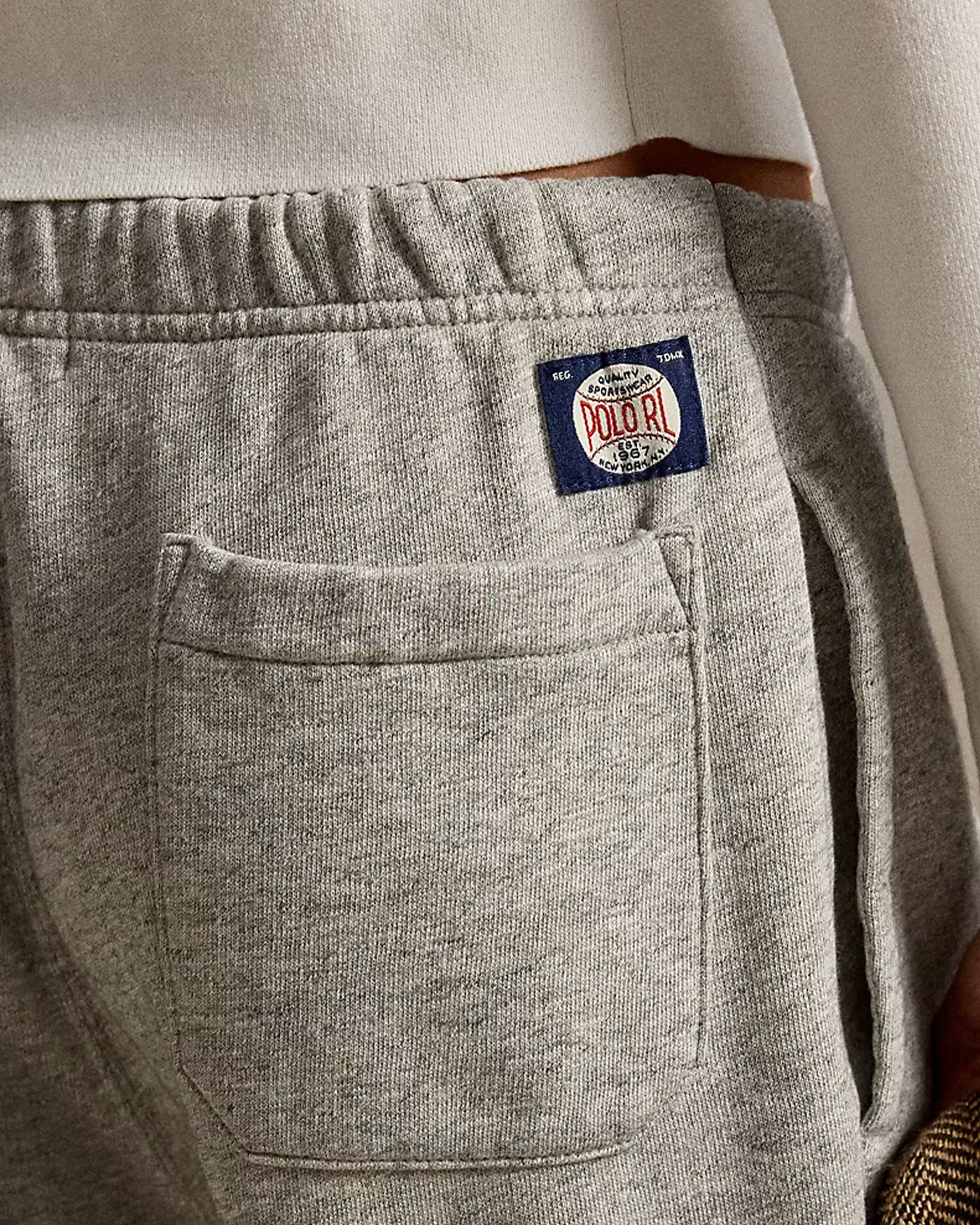 Pantalon de jogging Ralph Lauren x Yankees gris chiné détail étiquette Polo