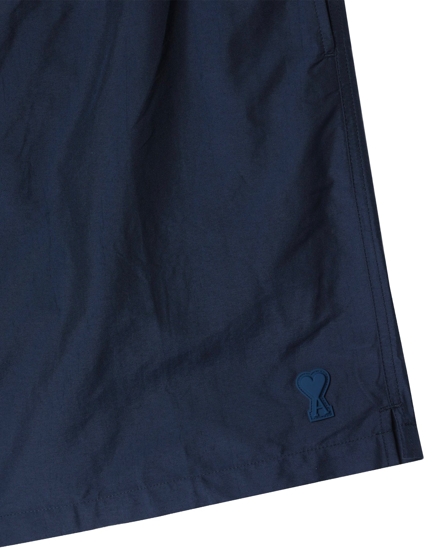 Short de bain Ami Paris bleu marine logo Ami de Cœur brodé détail