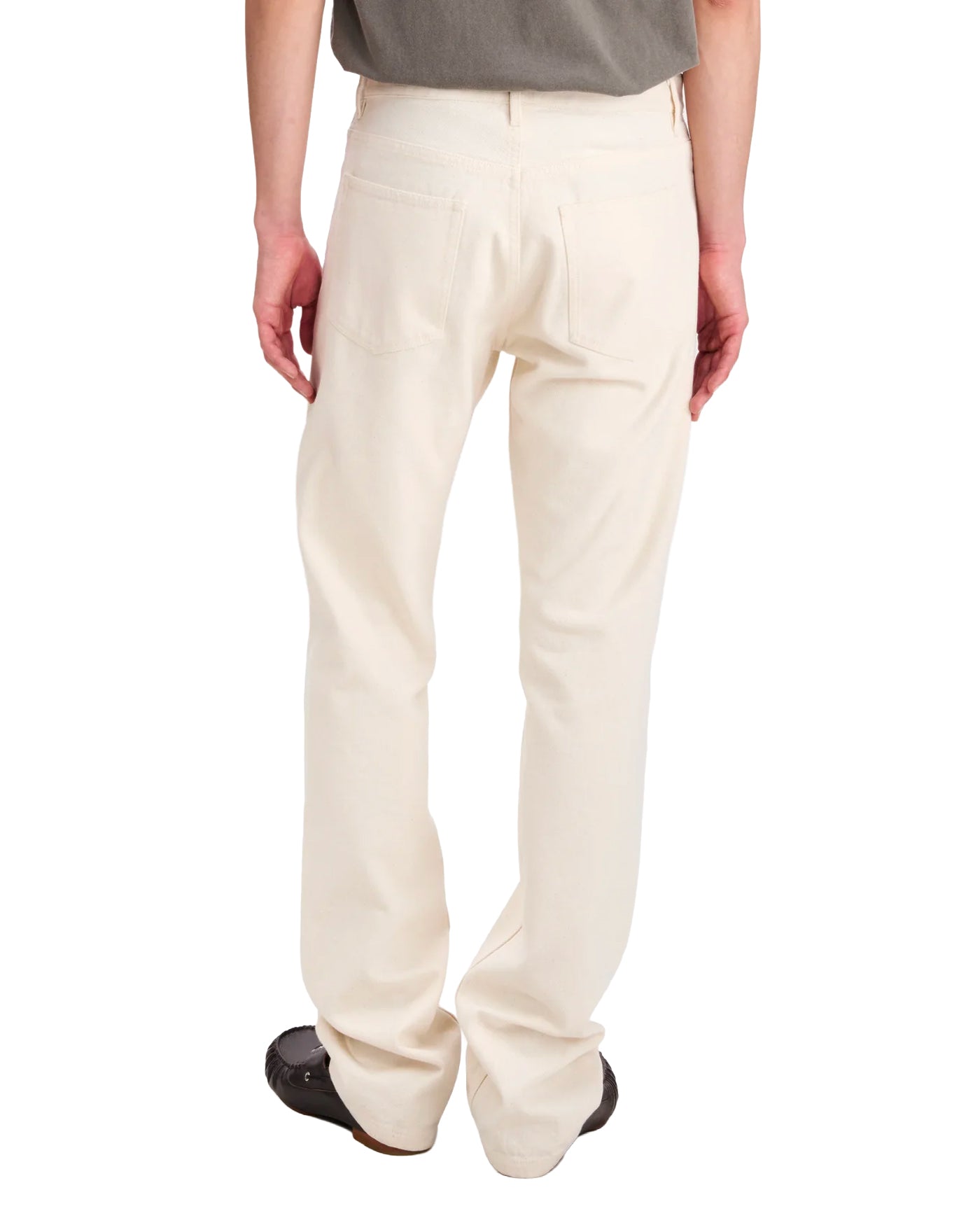 Jeans coupe droite A.P.C Rescue Blanc écru porté dos demi-corps homme