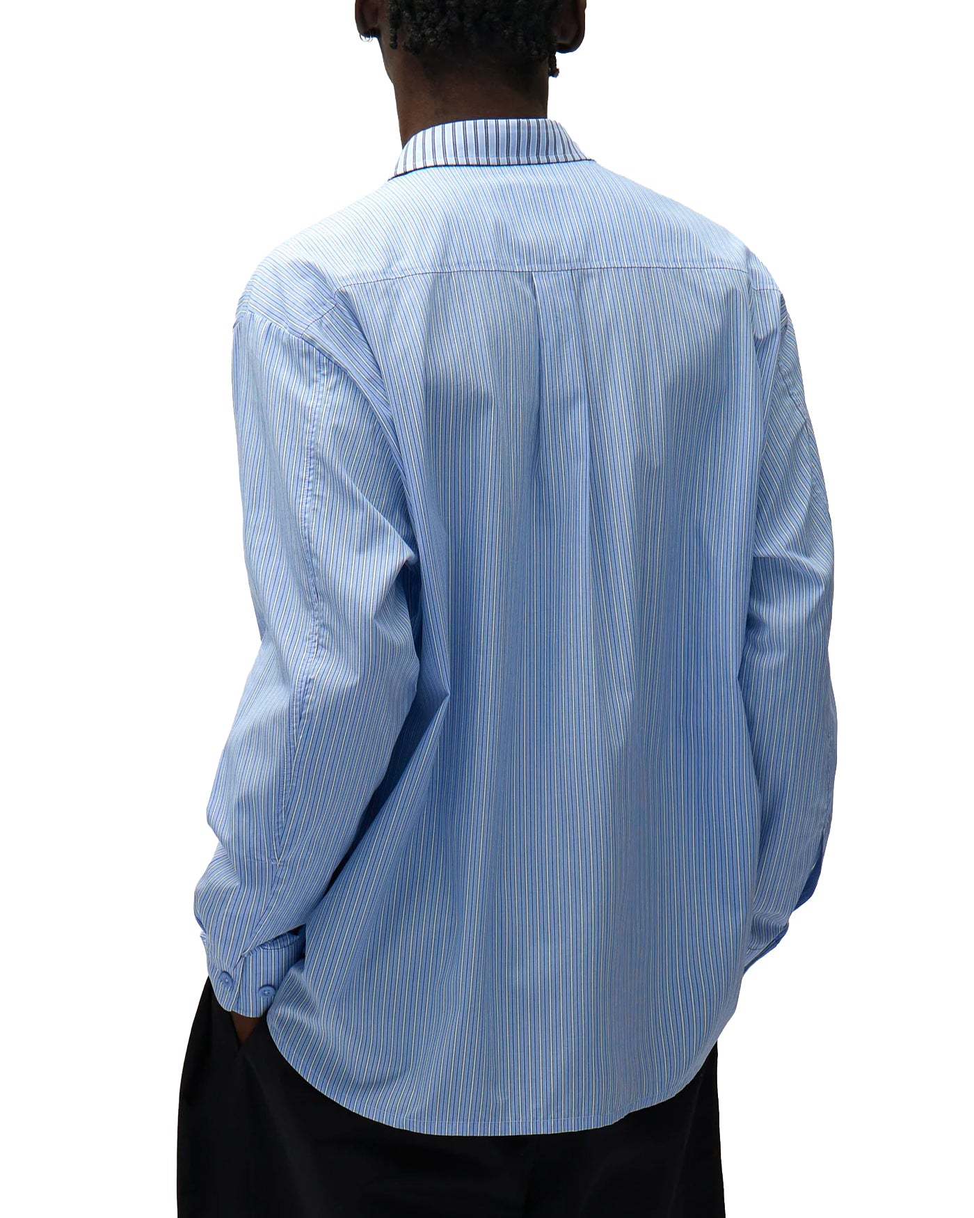 Chemise rayée asymétrique Arte Antwerp bleu et blanc portée dos