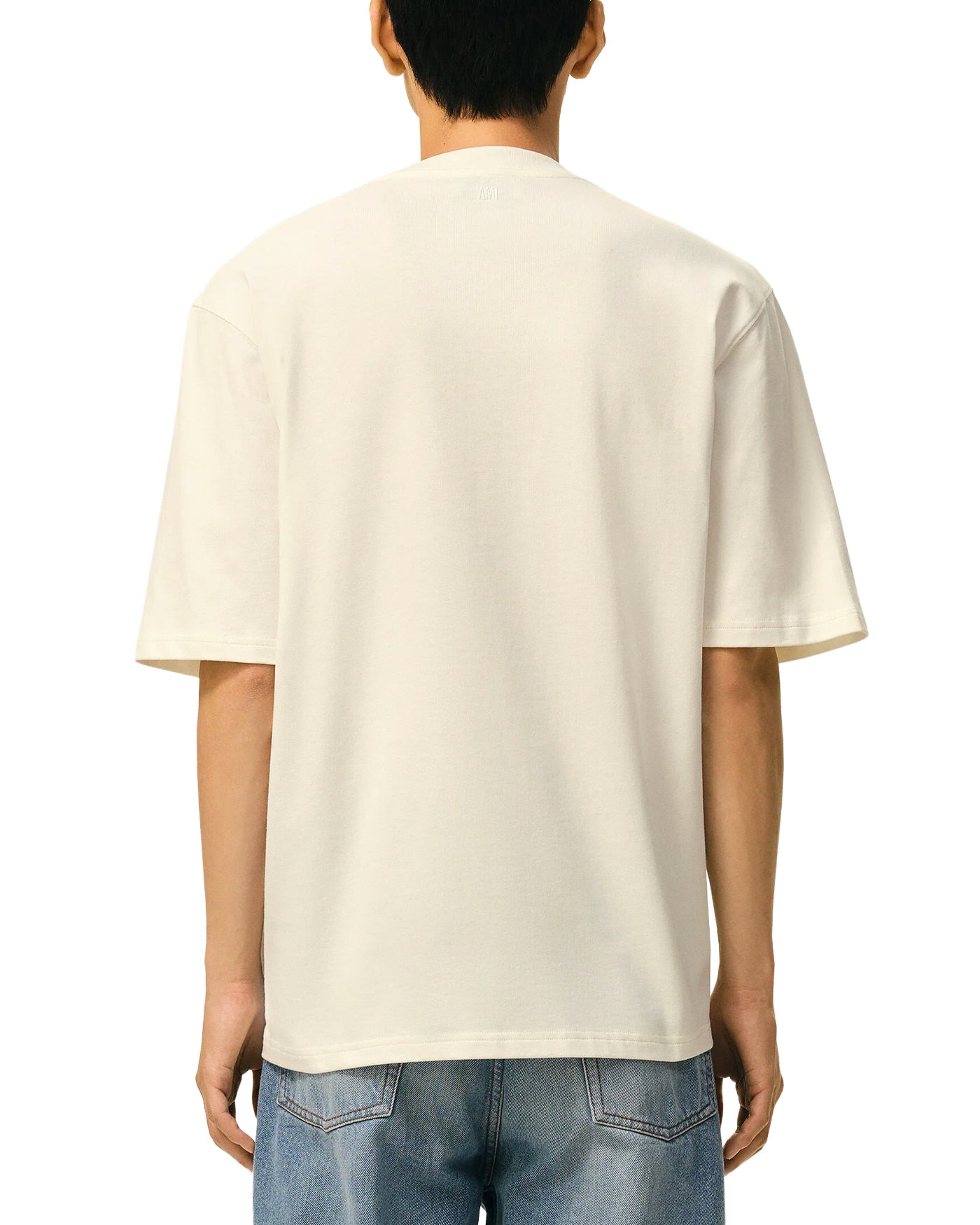 T-shirt Ami Paris ivoire jersey oversize sur mannequin, vue dos