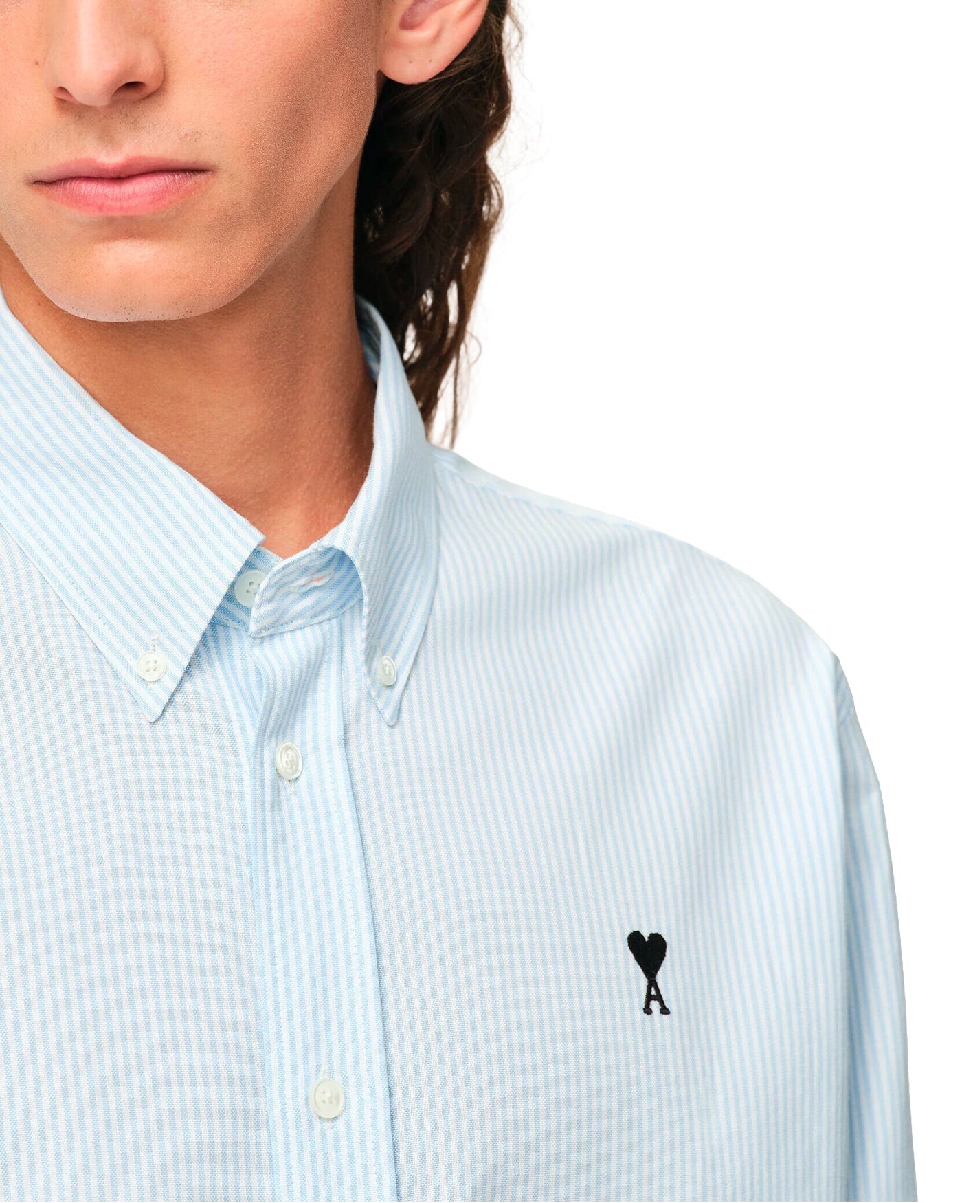 Chemise oxford AMI Paris rayures bleu ciel blanc logo coeur face