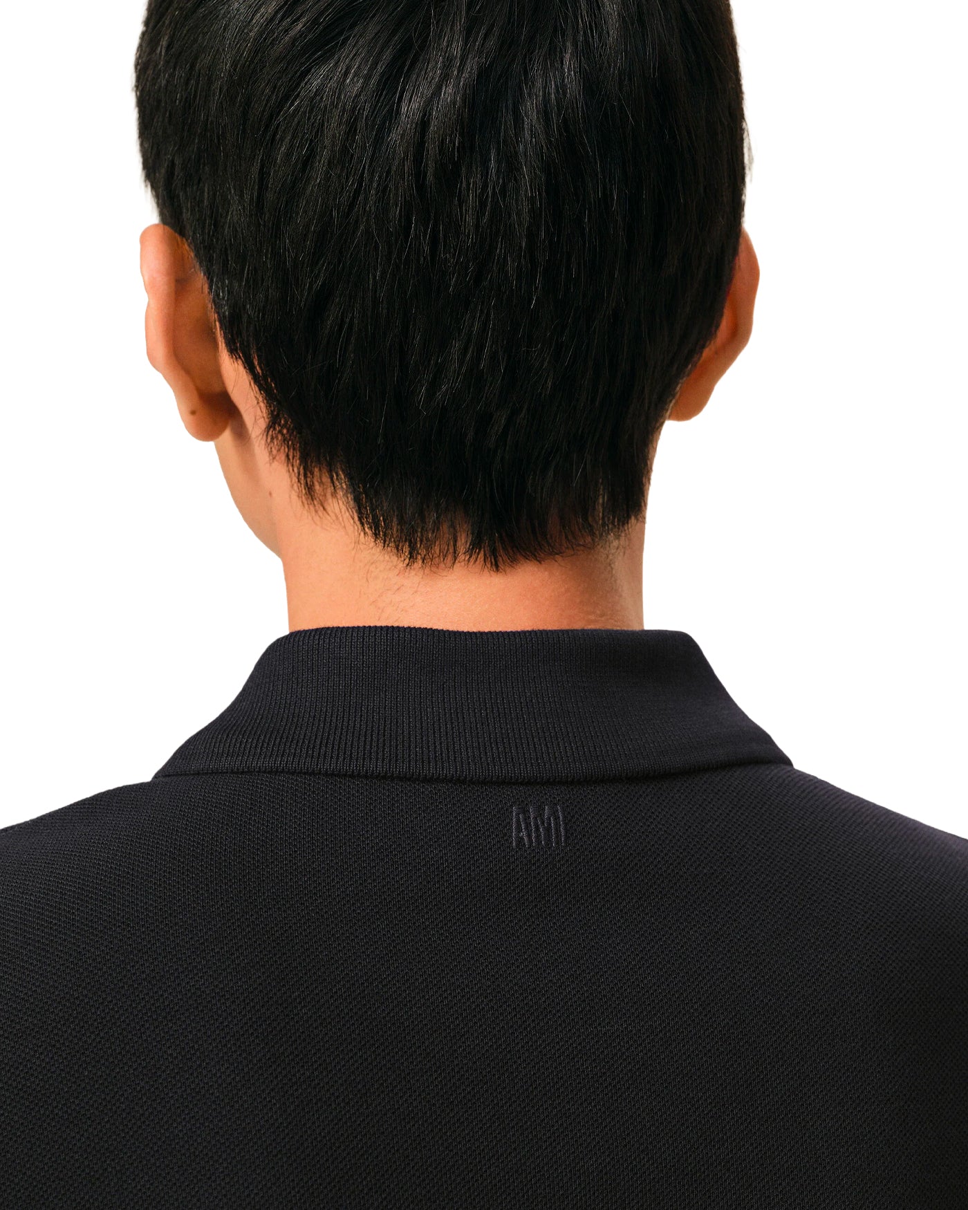 Polo Ami Paris Ami de Coeur noir gros plan col et broderie logo dos