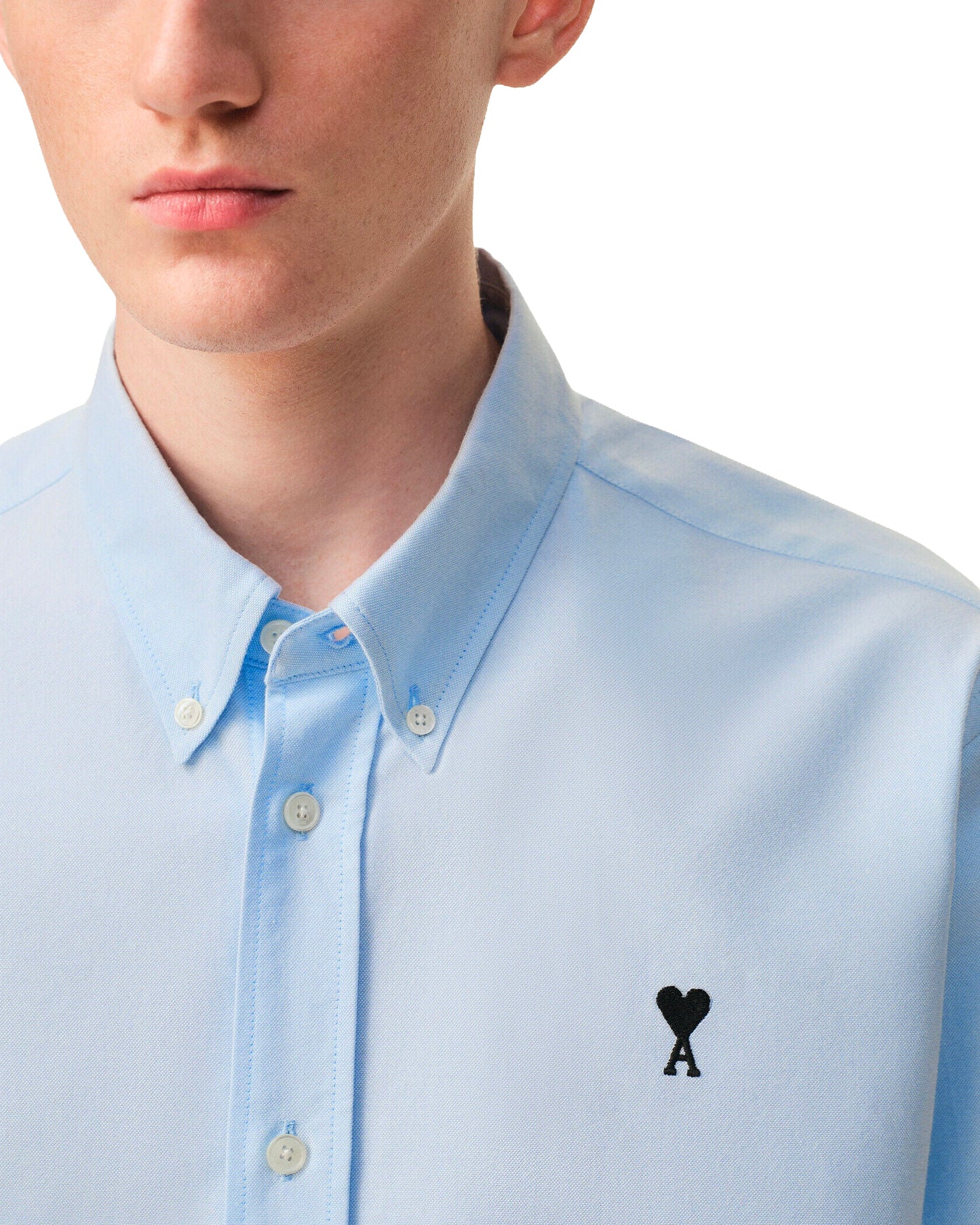 Chemise classic fit Oxford Ami Paris bleu ciel logo coeur brodé face