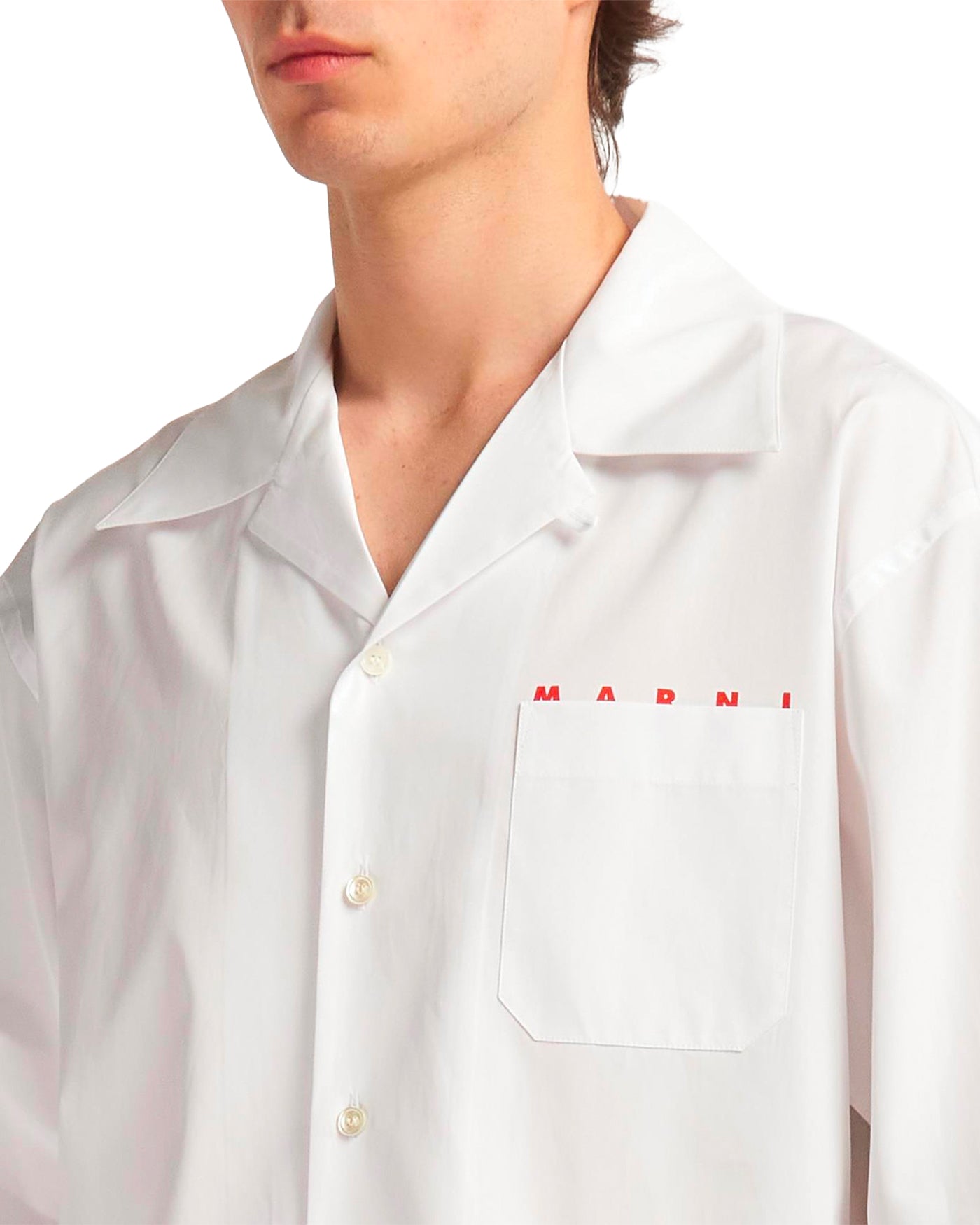 Chemise bowling Marni blanche logo rouge détail poitrine face