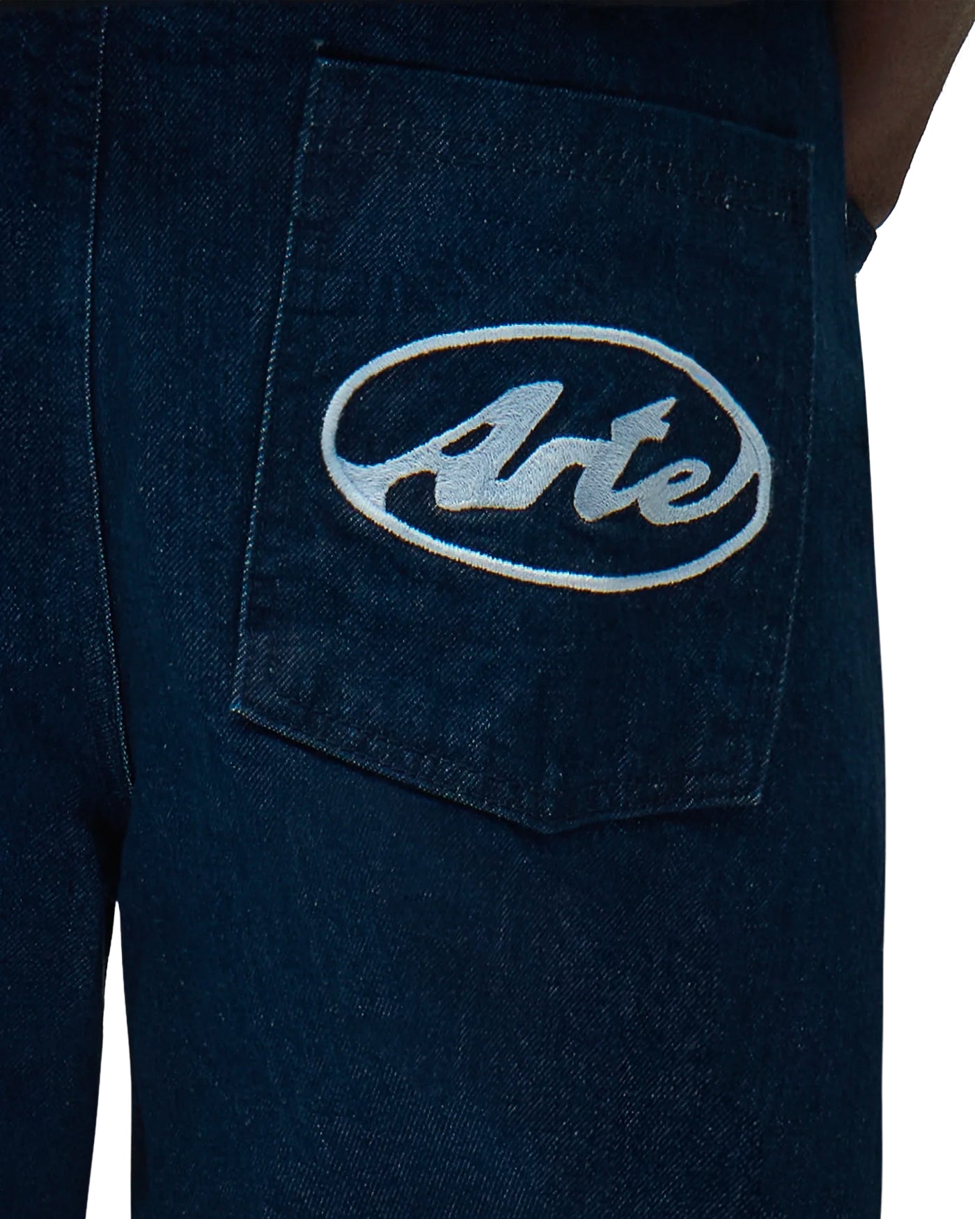 Jeans Arte Antwerp denim indigo détail logo circle brodé poche dos