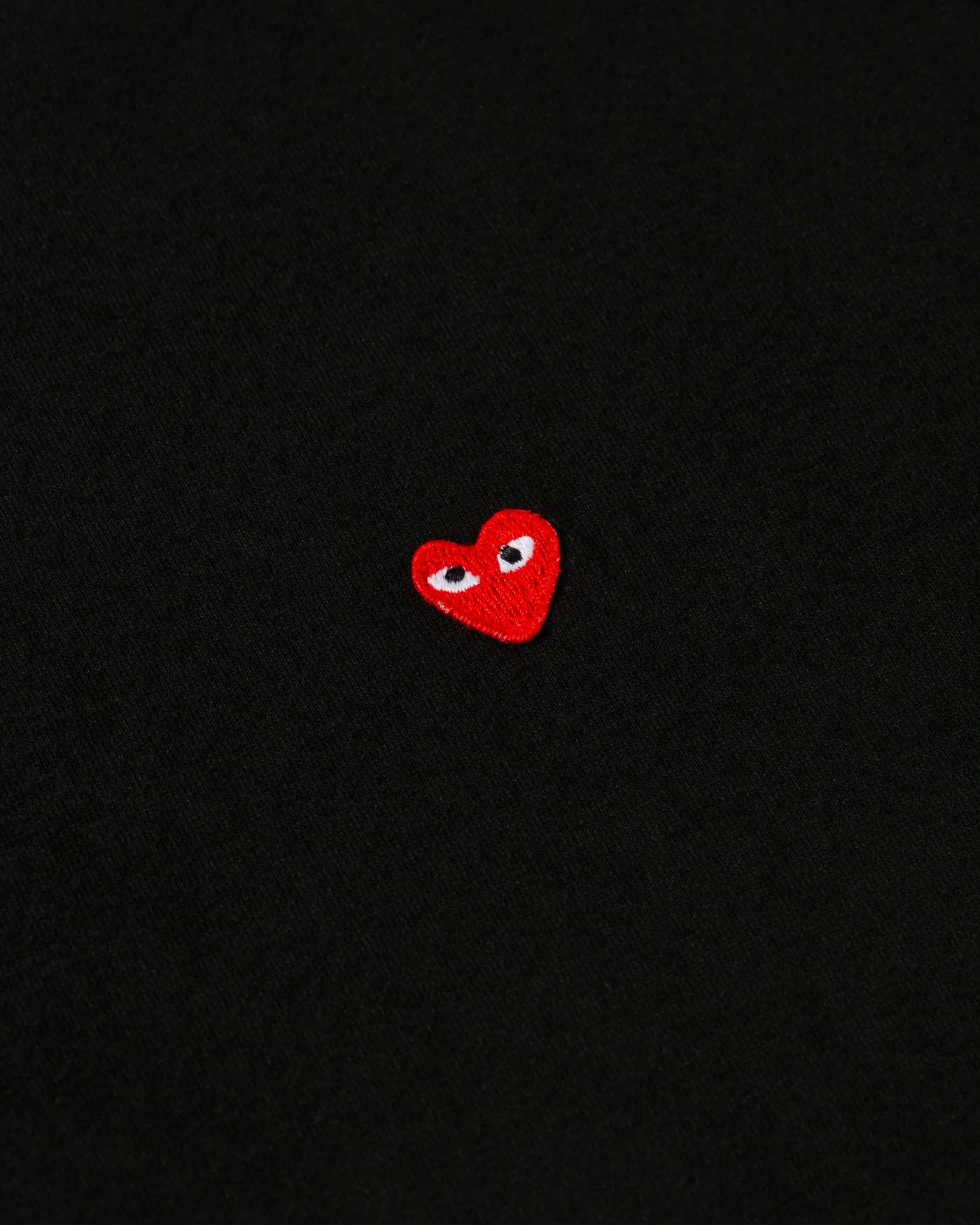 T-shirt Comme des Garçons Play noir détail cœur rouge brodé face
