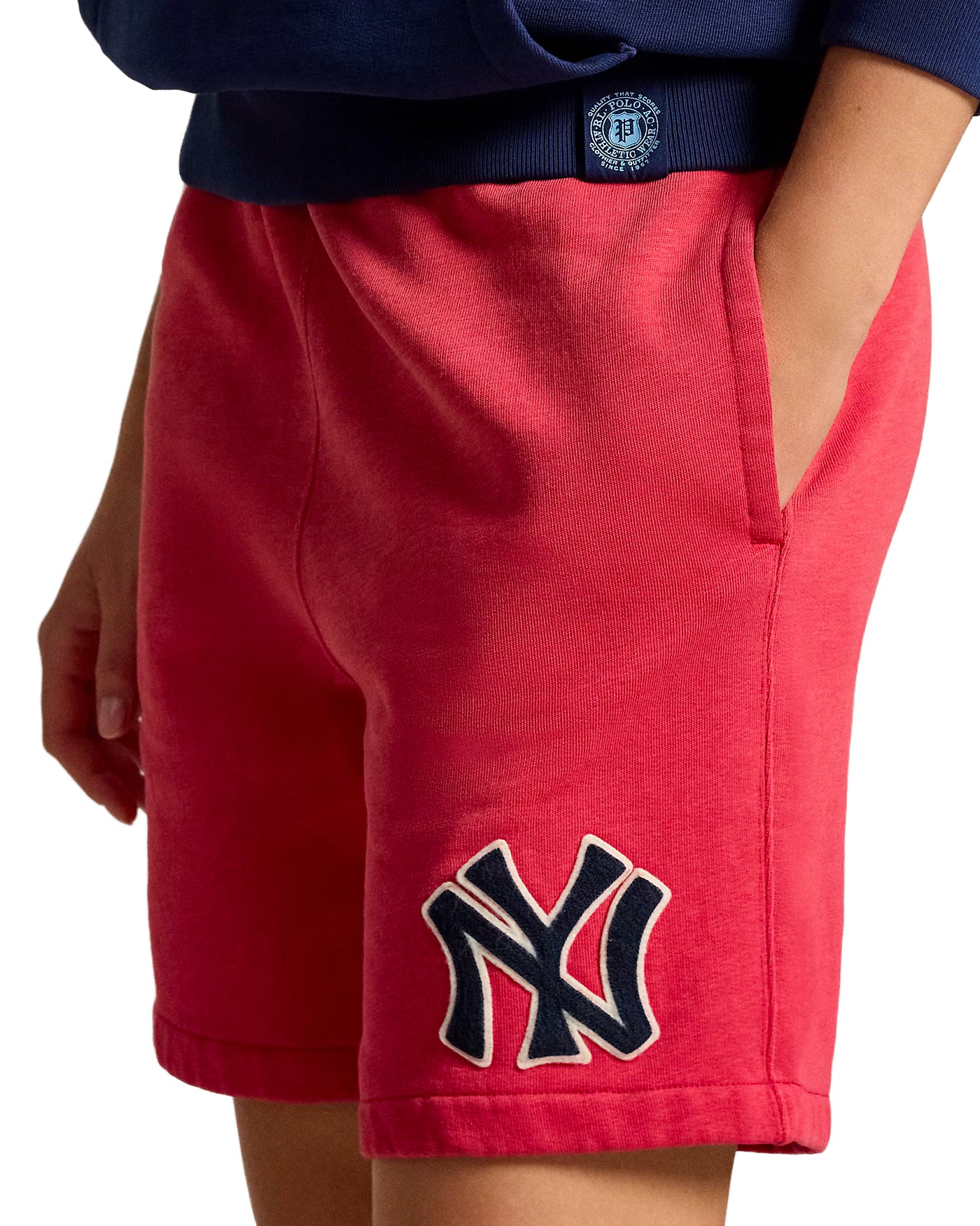Short en molleton Ralph Lauren Vintage Fleece rouge NY Yankees profil gauche