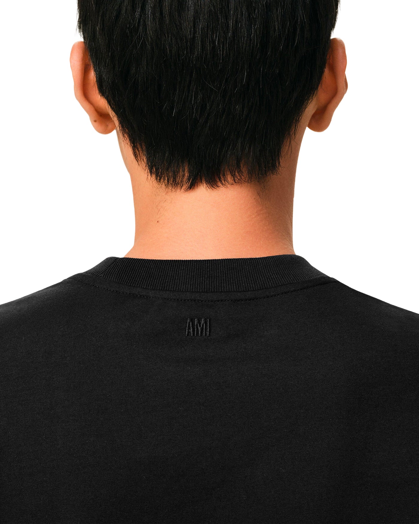 T-shirt Ami Paris noir, détail étiquette brodée AMI au col, vue dos