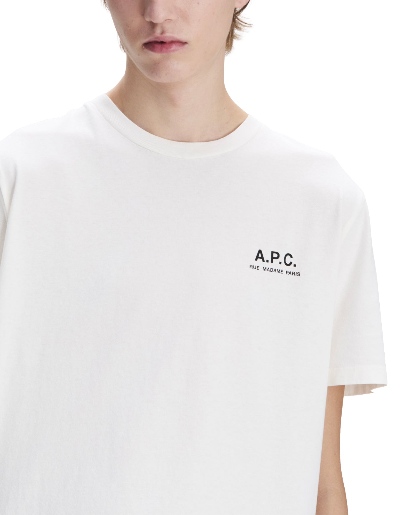 T-shirt A.P.C. Gabby Gots blanc logo Rue Madame Paris porté face