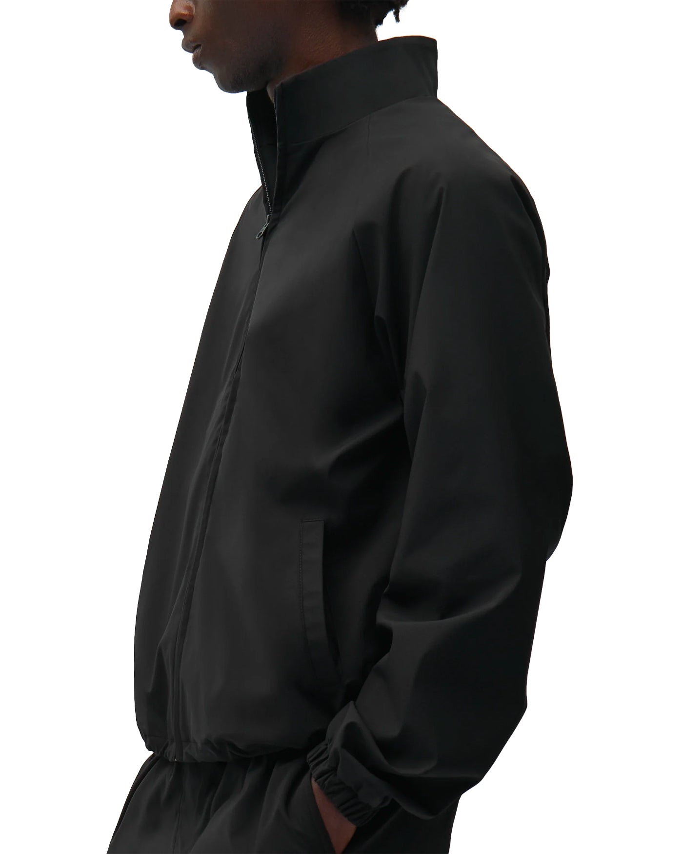 Veste Arte Antwerp Branded Track noire portée col montant profil gauche