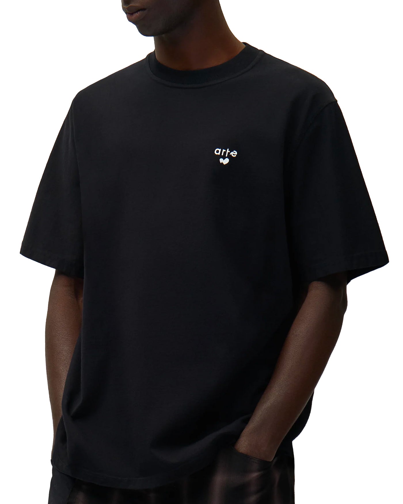 T-shirt Arte Antwerp noir logo coeur brodé poitrine vue profil droit