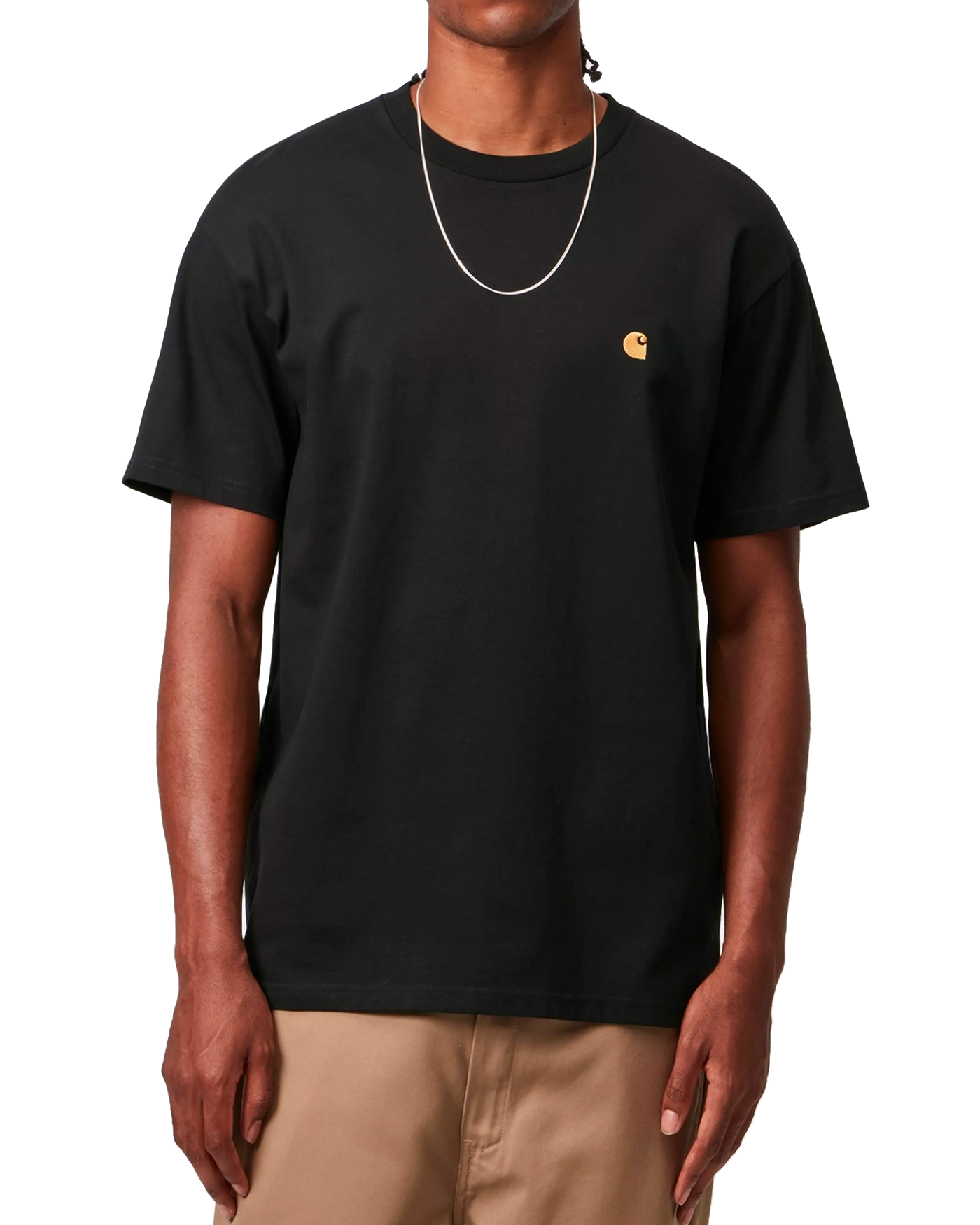 T-shirt Carhartt WIP Chase noir logo doré brodé poitrine porté face