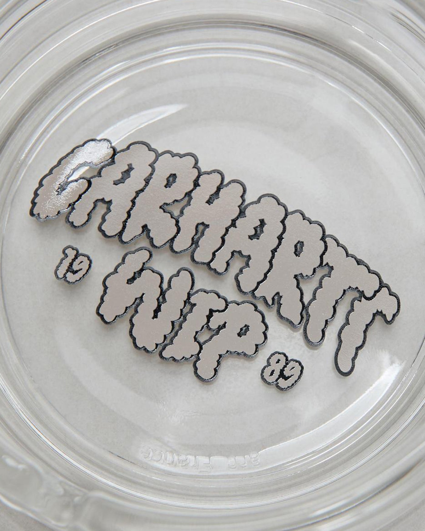 Logo Cloud Script imprimé sur le Carhartt WIP Ashtray Clear