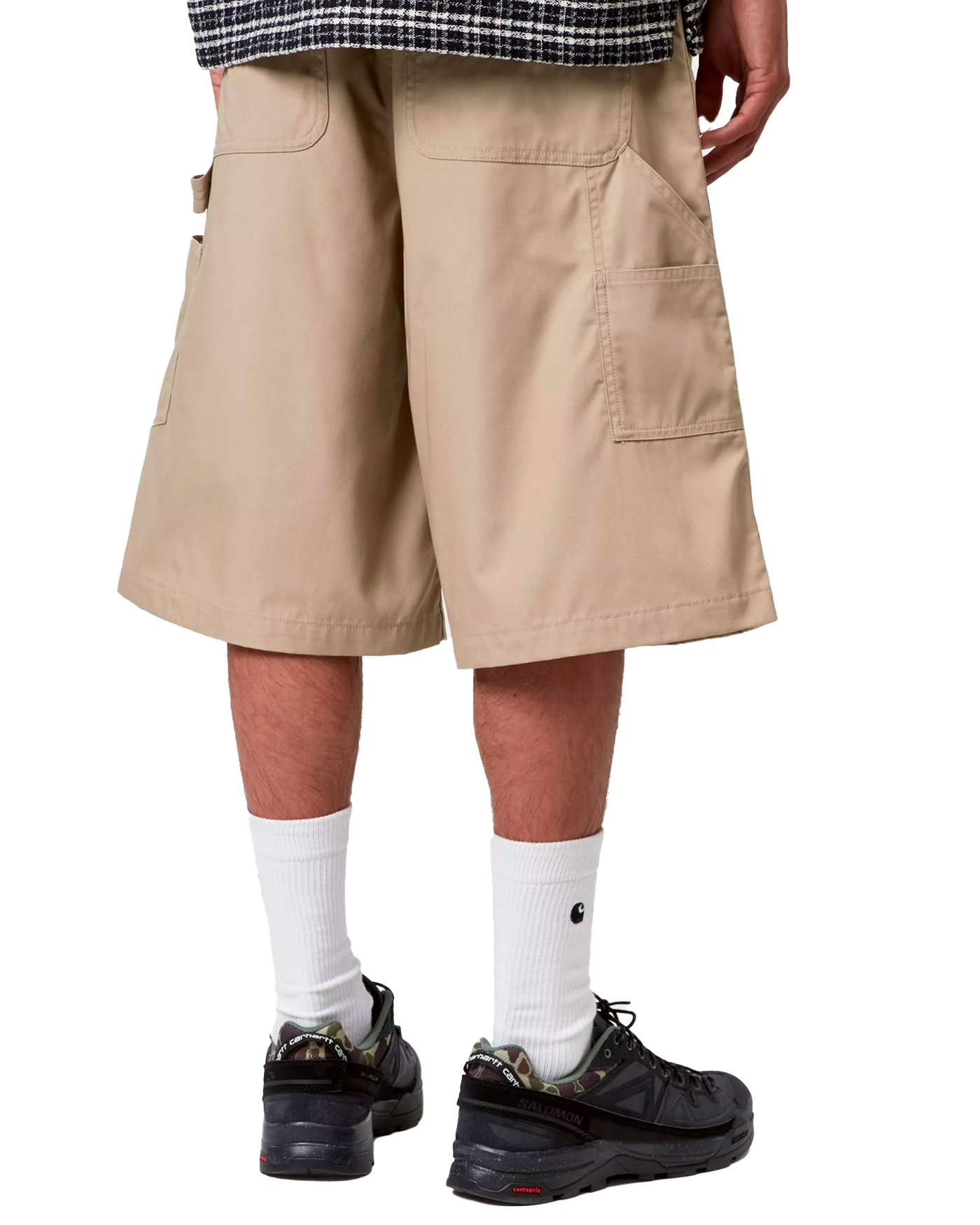 Short homme Postal Carhartt WIP coloris beige sable porté dos