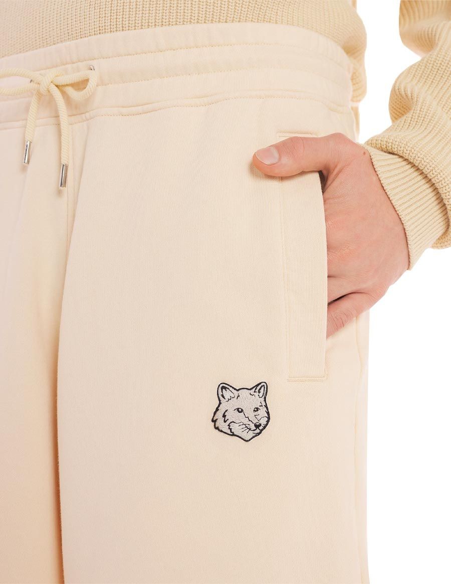 jog-shorts-oversize-bold-fox-head-patch-paper-mm01121km0001-p205-maison-kitsune