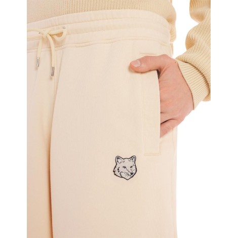 jog-shorts-oversize-bold-fox-head-patch-paper-mm01121km0001-p205-maison-kitsune