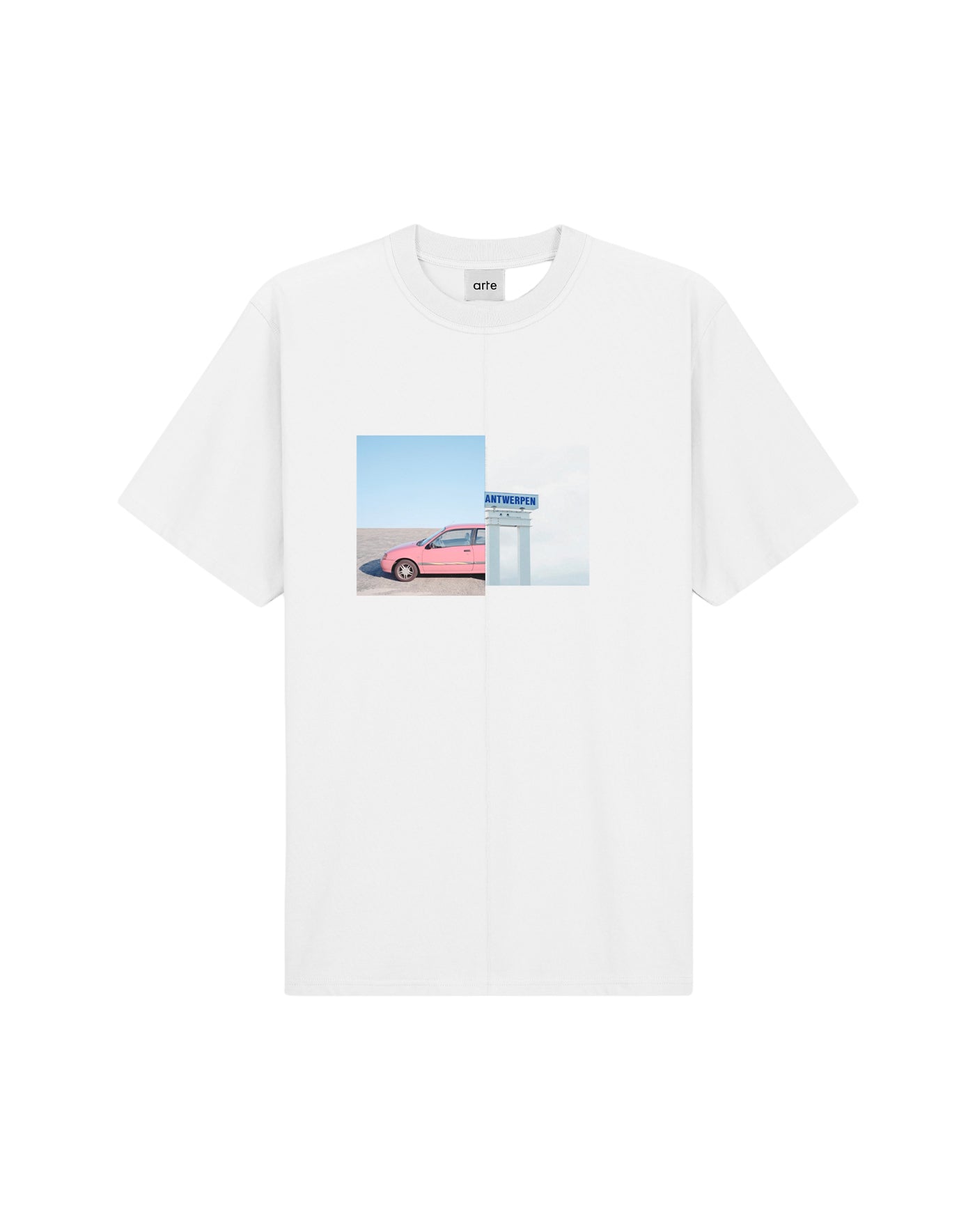 T-shirt Arte Antwerp blanc print photo voiture rose vue face à plat