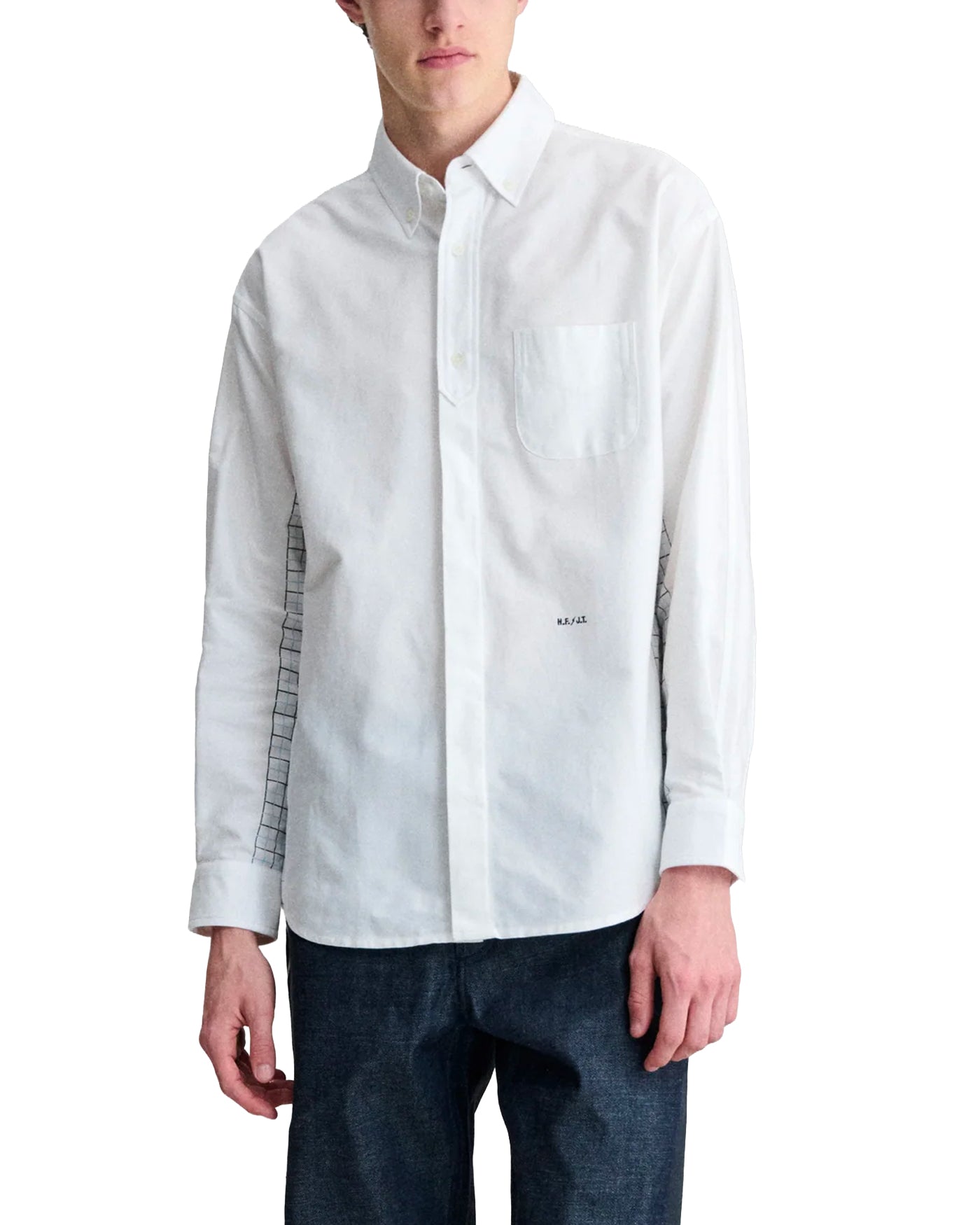 Chemise A.P.C. FRGMT Jessica blanche panneaux carreaux côtés face portée