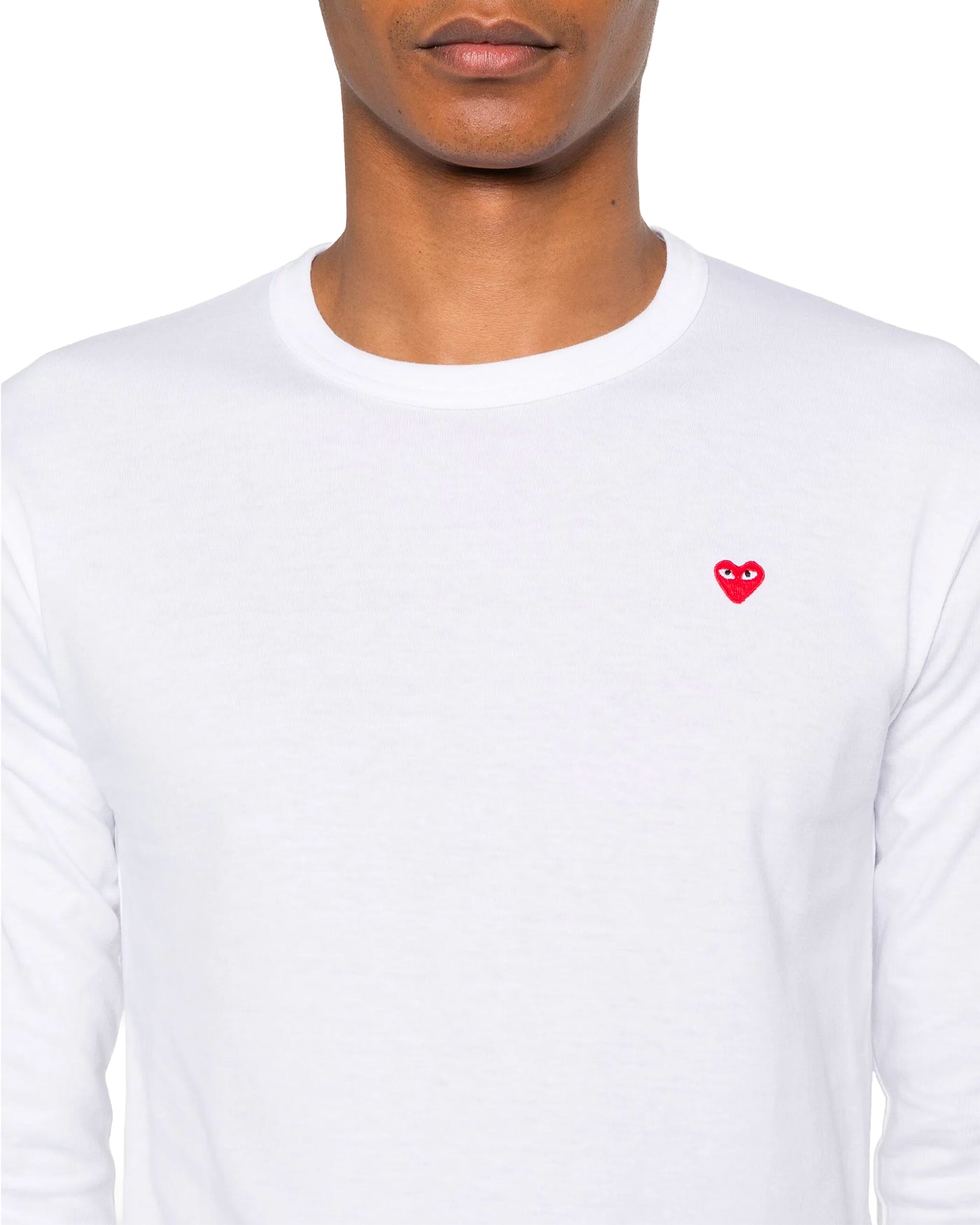T-shirt manches longues Comme Des Garçons Play blanc cœur rouge brodé face