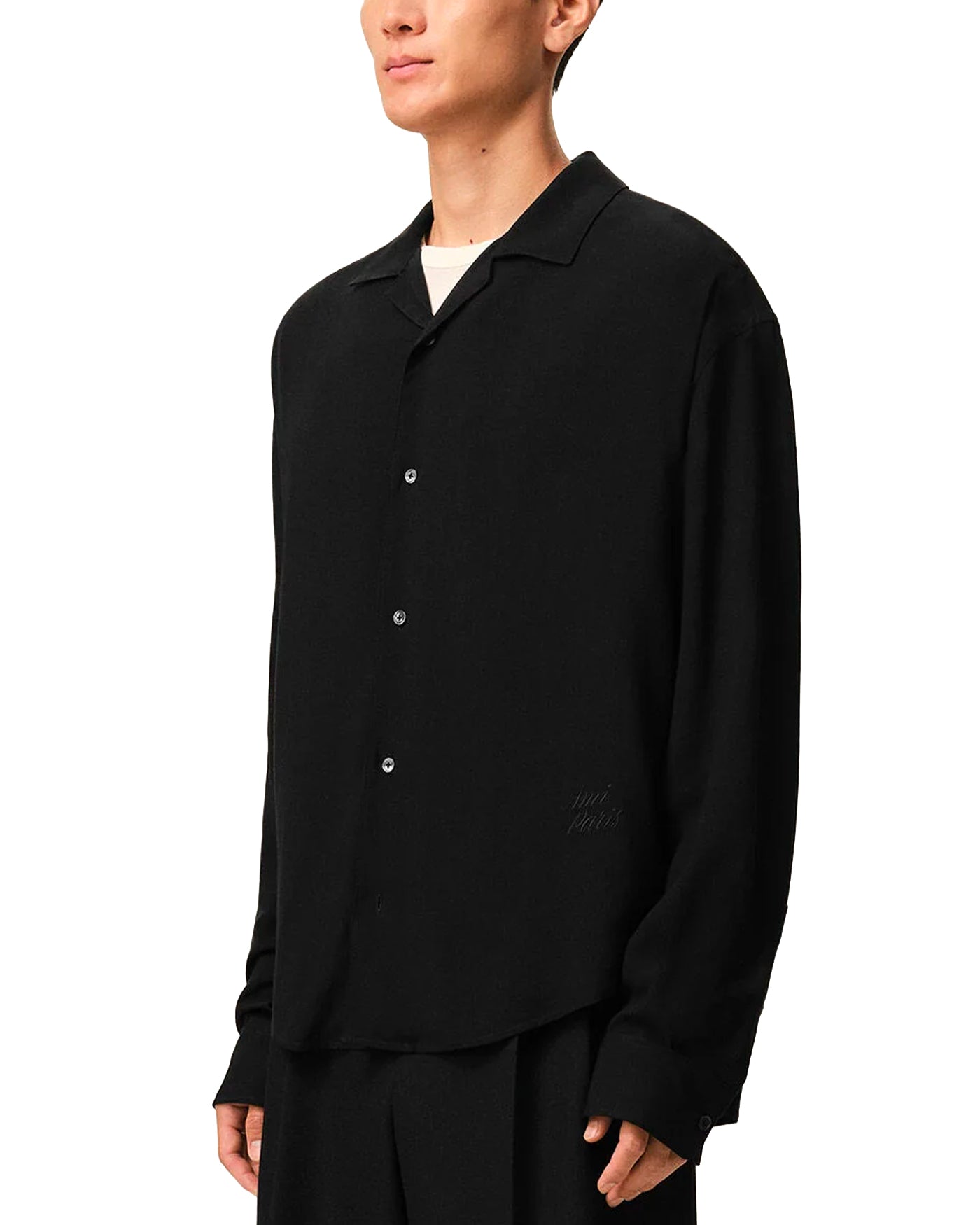 Chemise Ami Paris boxy noire col camp collar brodée profil gauche