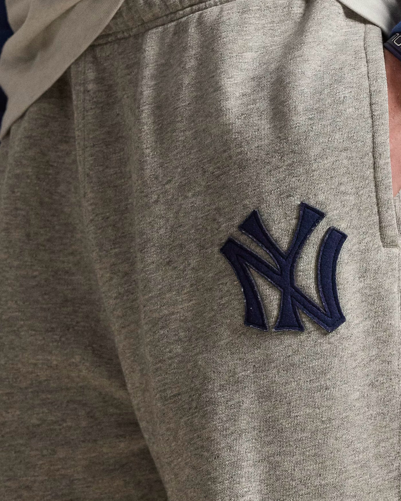 Pantalon de jogging Ralph Lauren x Yankees gris chiné détail logo NY
