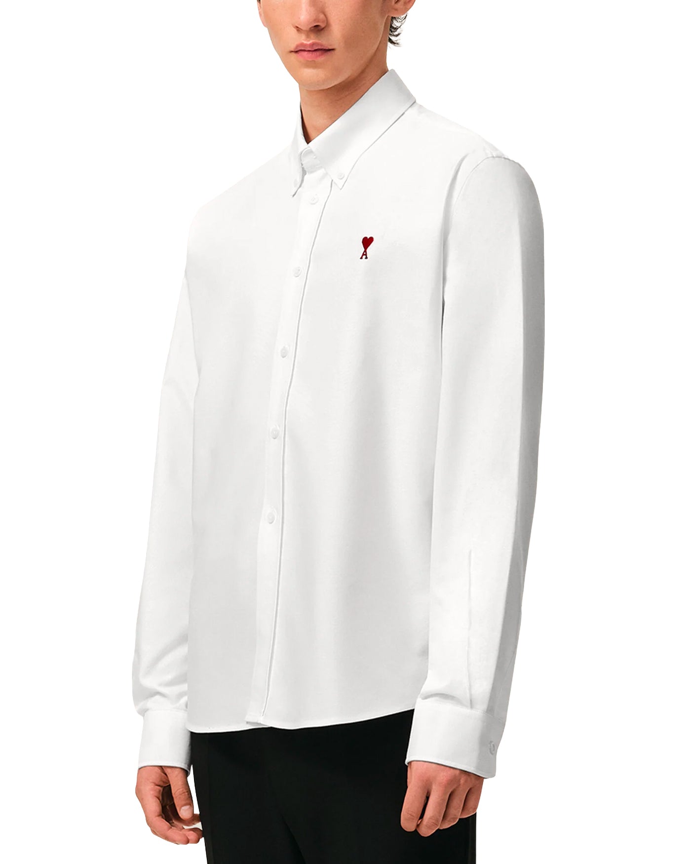 Chemise AMI Paris blanche logo cœur rouge col boutonné profil droit