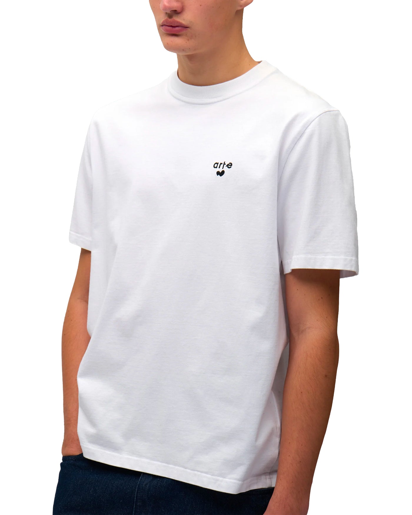 T-shirt Arte Antwerp blanc logo coeur brodé poitrine vue profil droit
