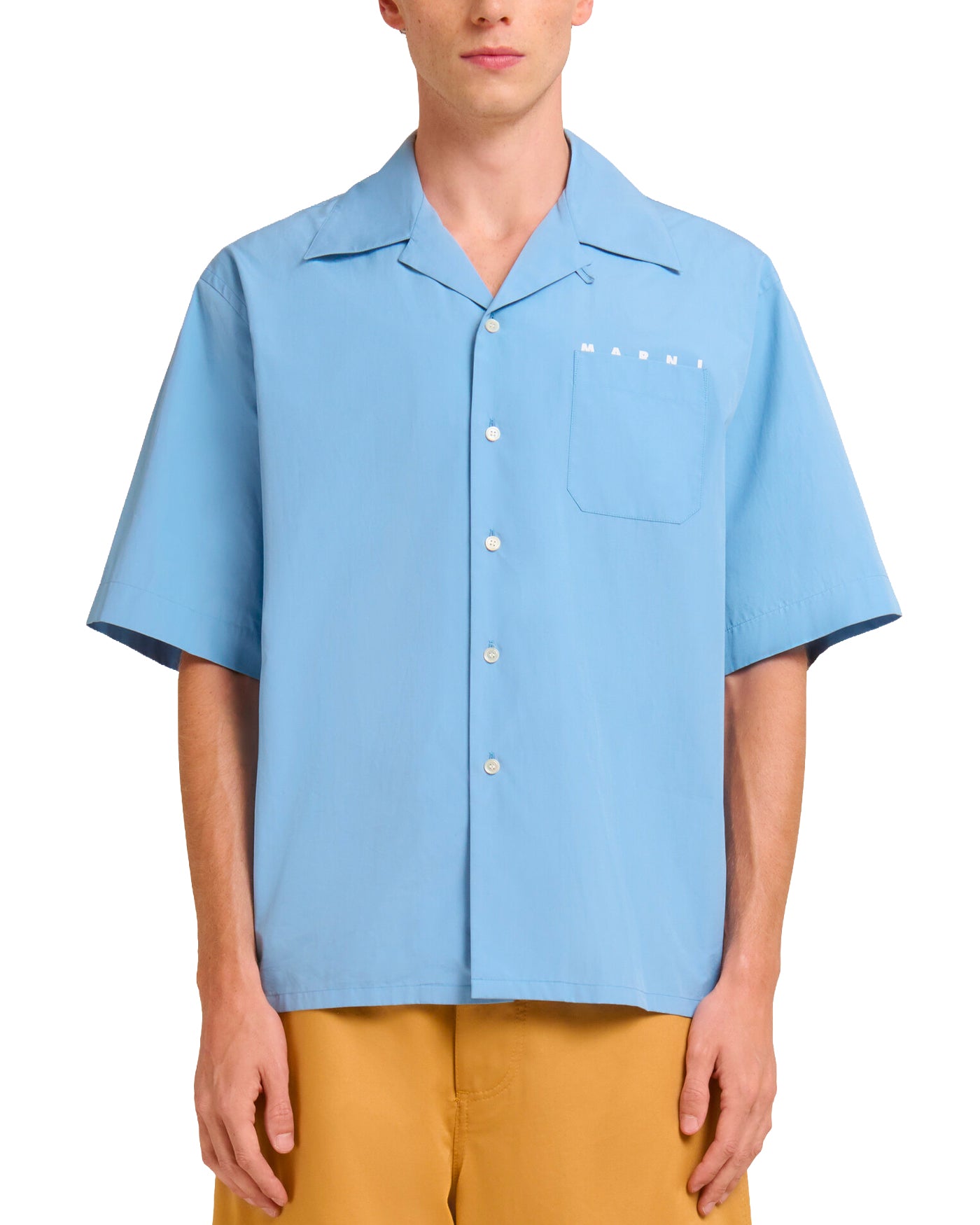 Chemise bowling Marni bleu ciel logo blanc sur mannequin face