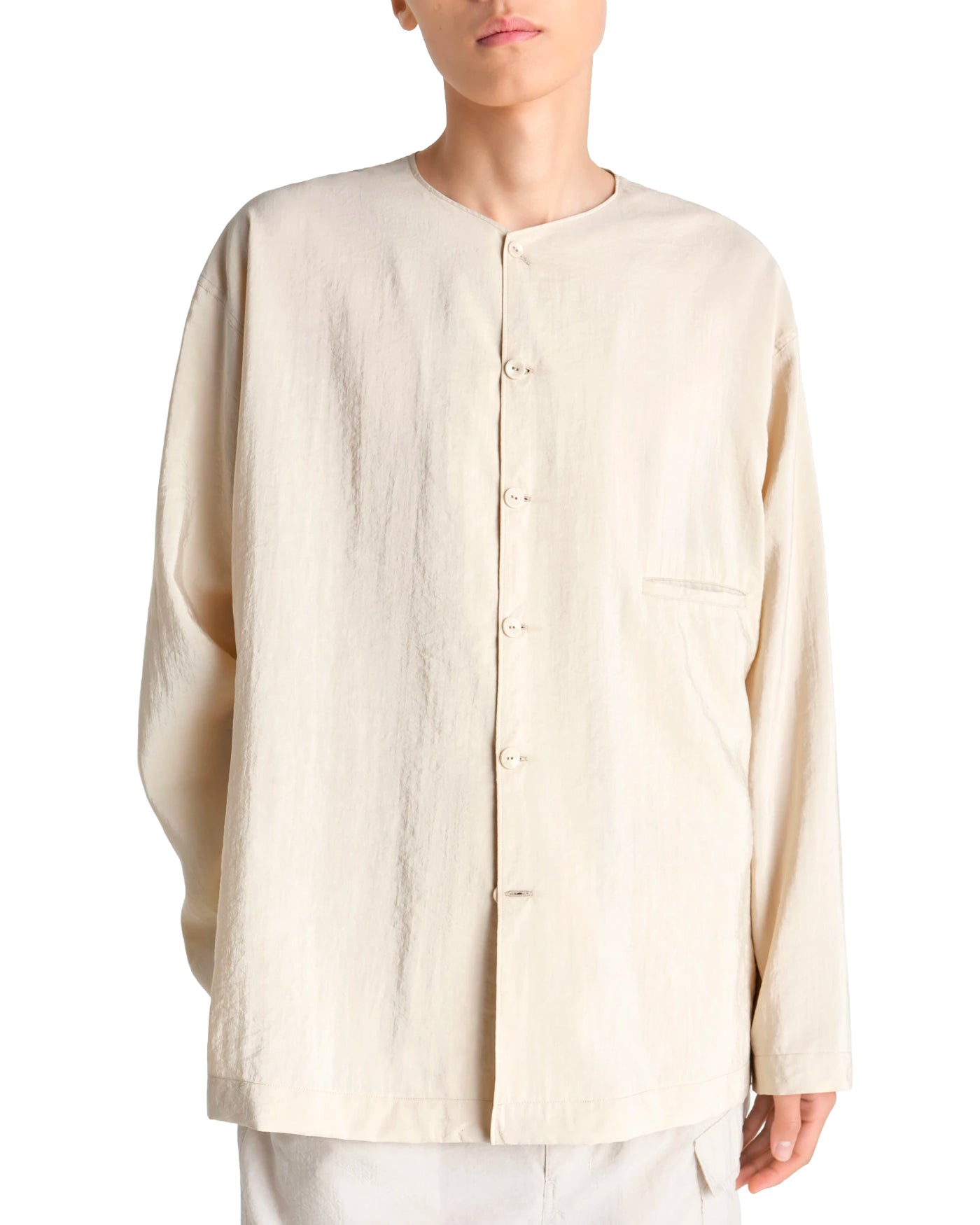 Chemise col rond Lemaire soie séchée écrue portée manches longues face