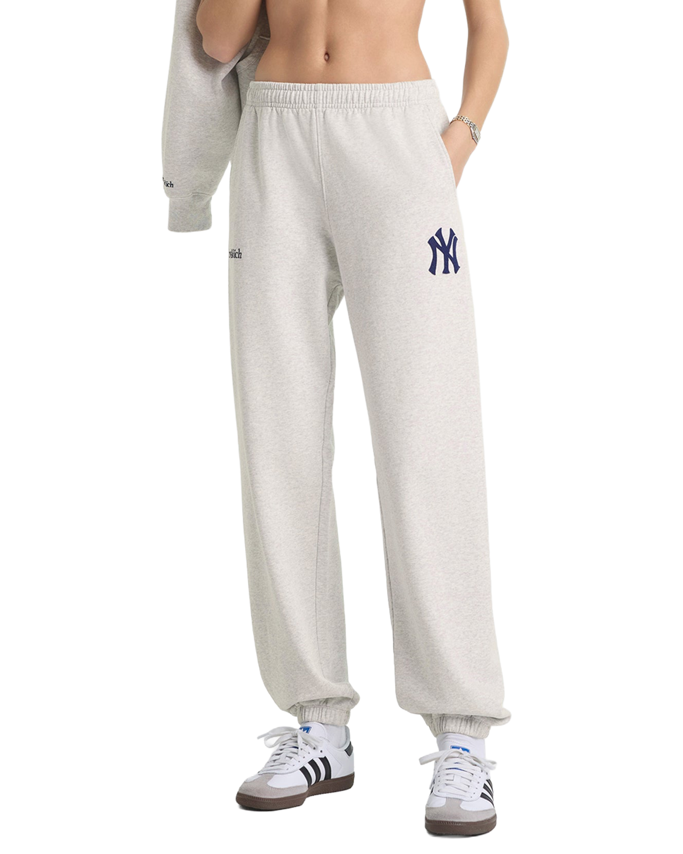 Pantalon de jogging Sporty & Rich gris chiné Yankees porté vue face