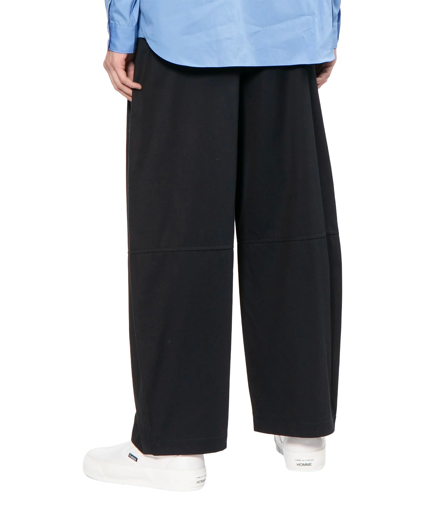 Pantalon large Comme des Garçons Homme noir wide-leg porté de dos