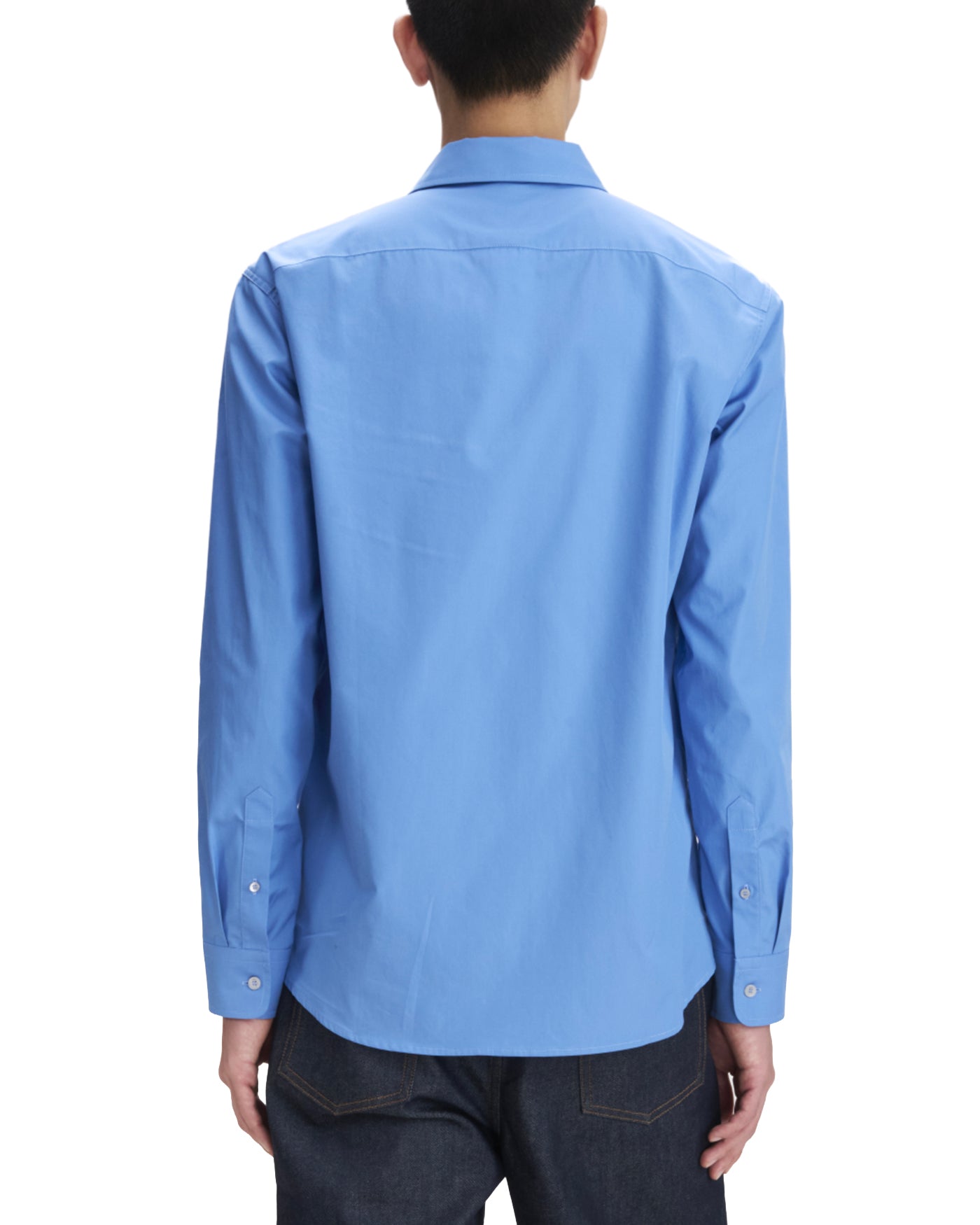 Chemise A.P.C. lin bleu vif manches longues vue dos sur modèle