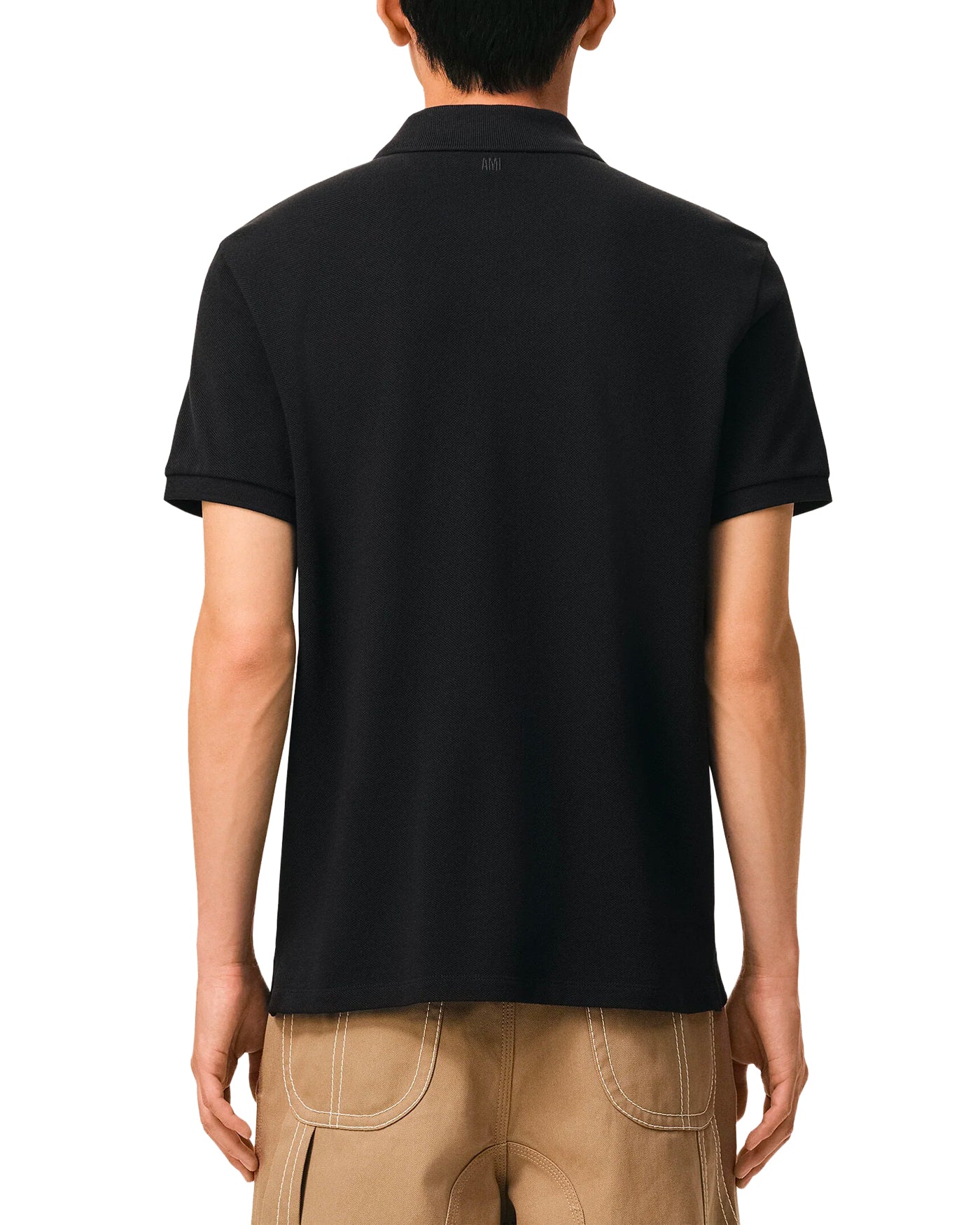 Polo Ami Paris Ami de Coeur noir logo blanc vue dos sur mannequin