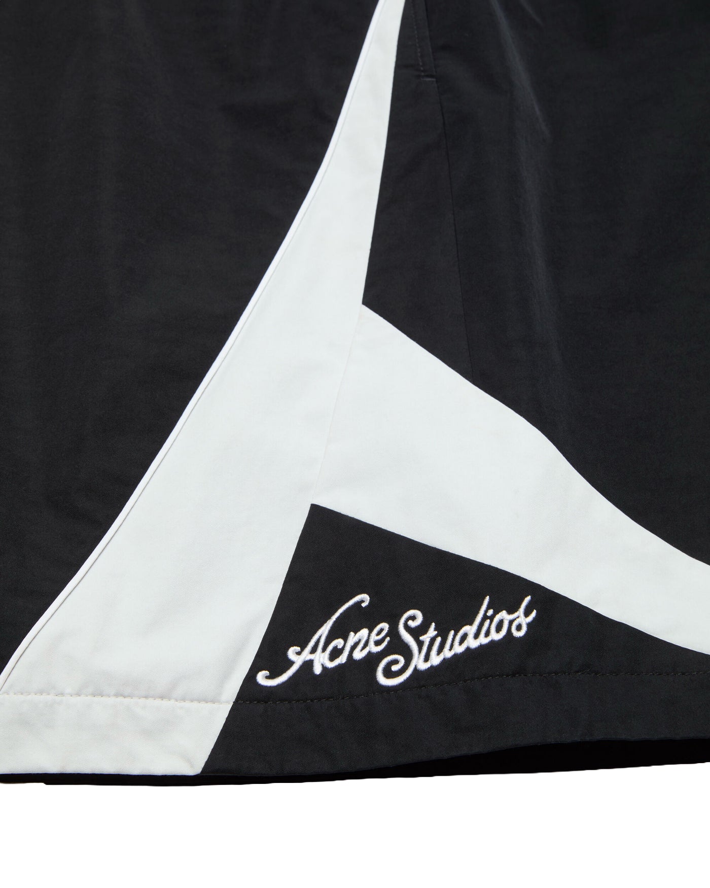 Short de sport Acne Studios noir et blanc logo Acne Studios brodé détail