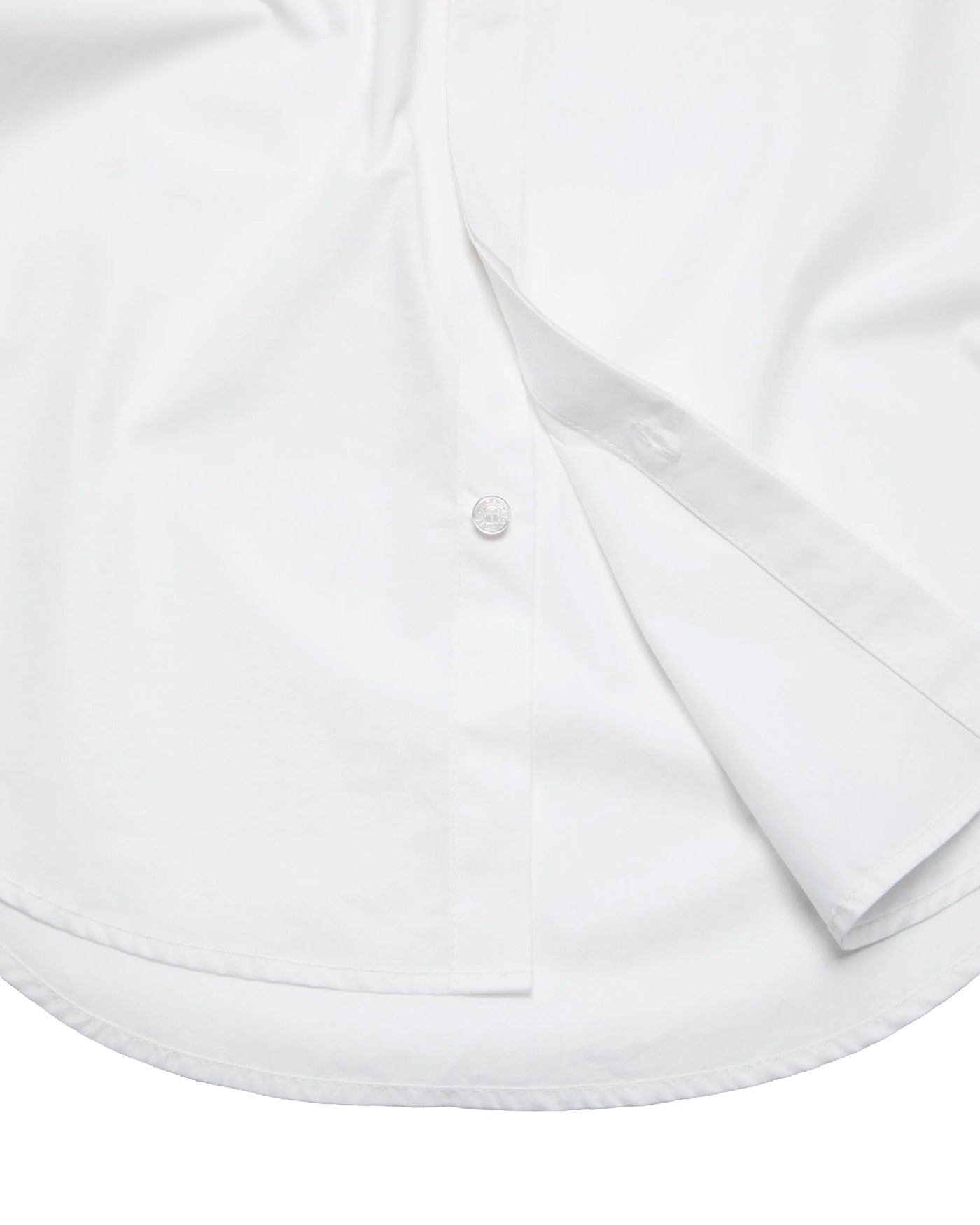 Chemise Acne Studios blanche détail bas arrondi et boutonnage face